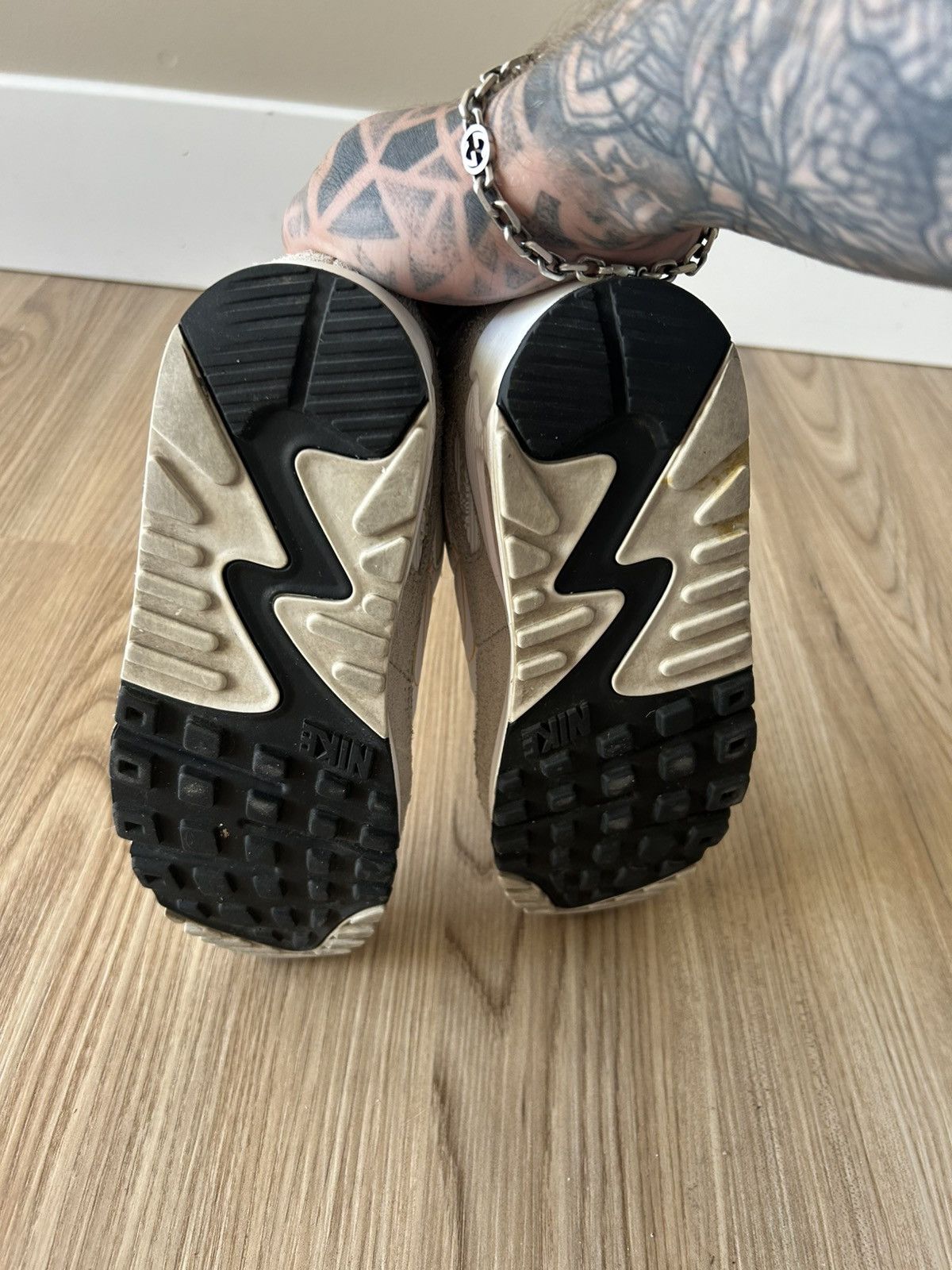 Nike Nike Airmax 90 Gold Emblem Size US 5 / IT 35 - 4 Thumbnail