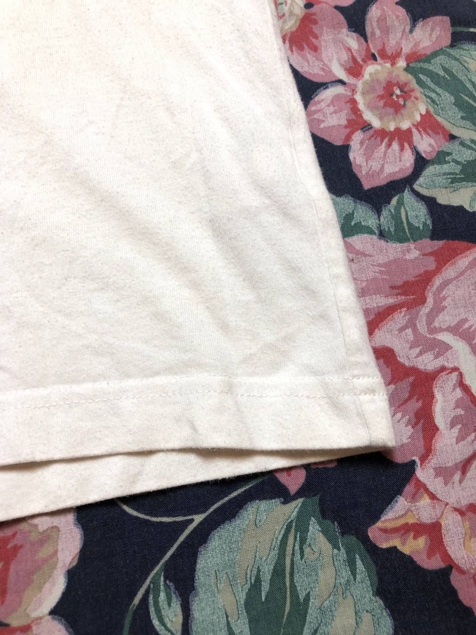 Uniqlo Vintage Uniqlo Y2K Logo Short Sleeve T-Shirt Size S Size US S / EU 44-46 / 1 - 8 Thumbnail