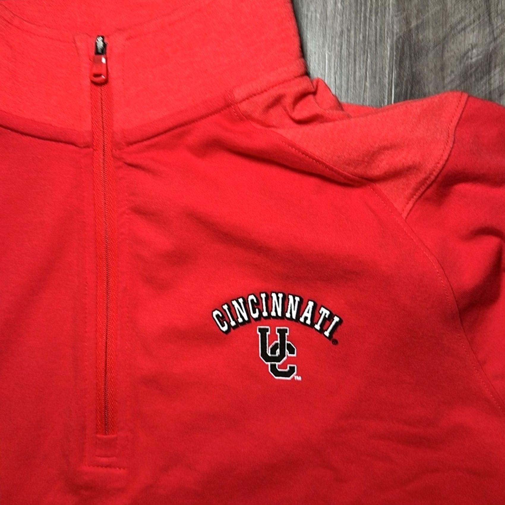 Under Armour Under Armour Cincinnati Bearcats College Vault Quarter Zip Pullover Sweatshirt - Men M Red Size US M / EU 48-50 / 2 - 6 Thumbnail