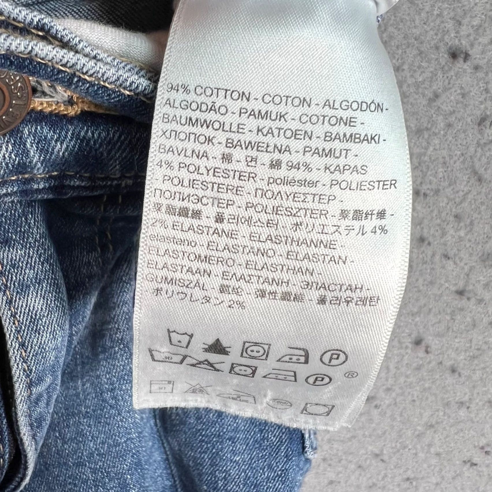 Levi's VINTAGE Levis 724 High Rise Straight Womens Jeans Size 24 Blue Denim Distressed Size 42" / US 20 - 4 Thumbnail