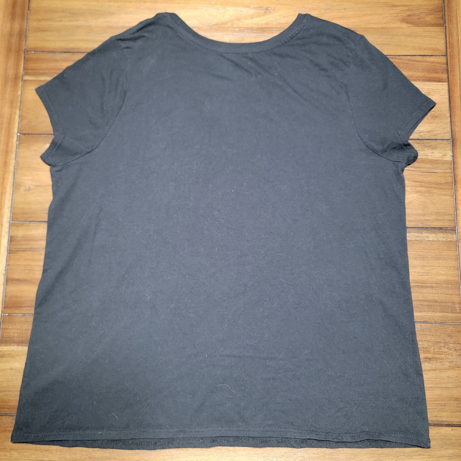 Disney Disney NBC Glow-in-the-Dark Black Tee "Hallo-Queen" - Large Size L / US 10 / IT 46 - 4 Thumbnail