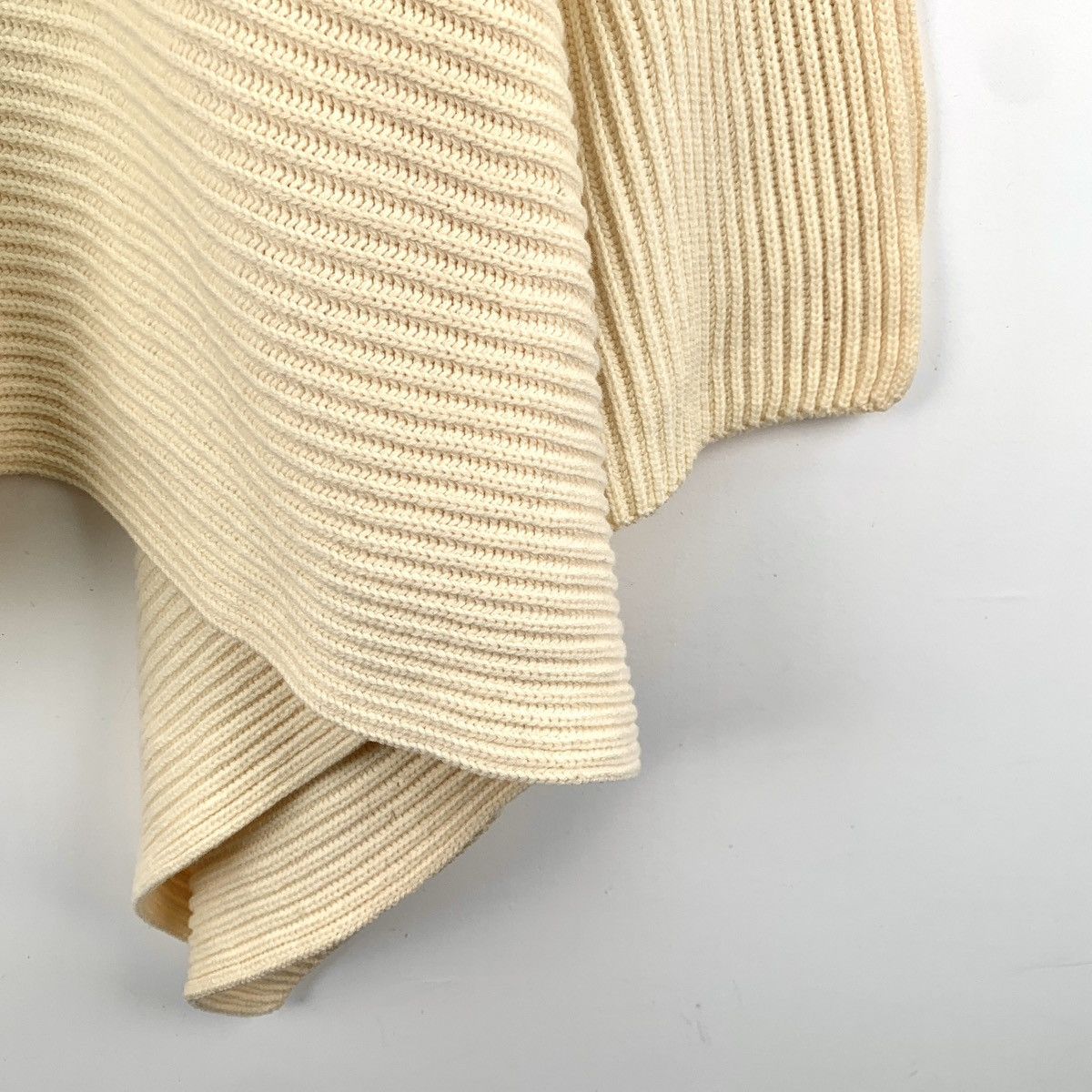 Dior Dior Beige Cashmere Irregular Long Sleeve Knit Sweater K26WX Size L / US 10 / IT 46 - 4 Thumbnail
