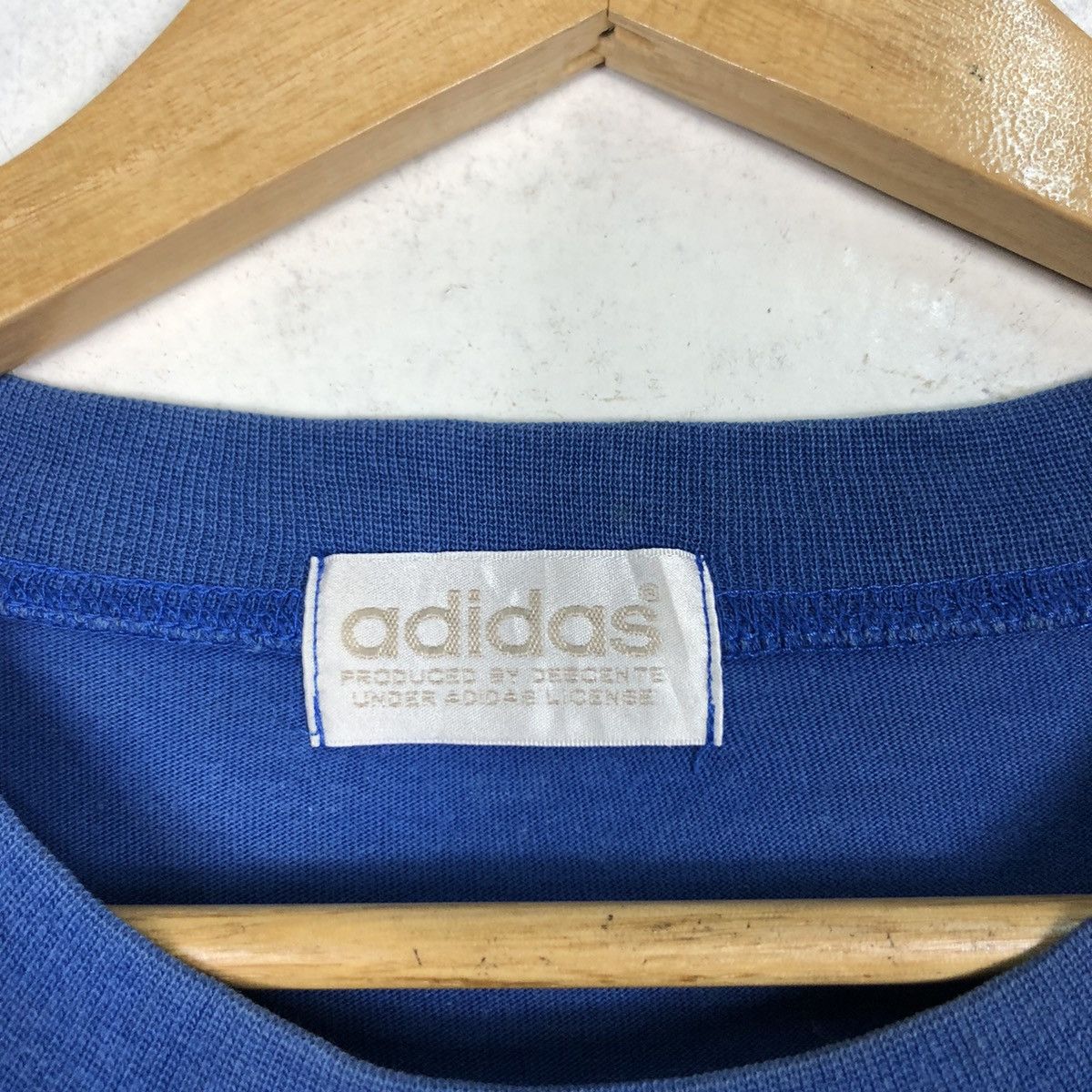 Adidas × Descente × Japanese Brand Vintage Adidas Short Sleeve T-shirt 90s Design Medium Size US M / EU 48-50 / 2 - 10 Thumbnail
