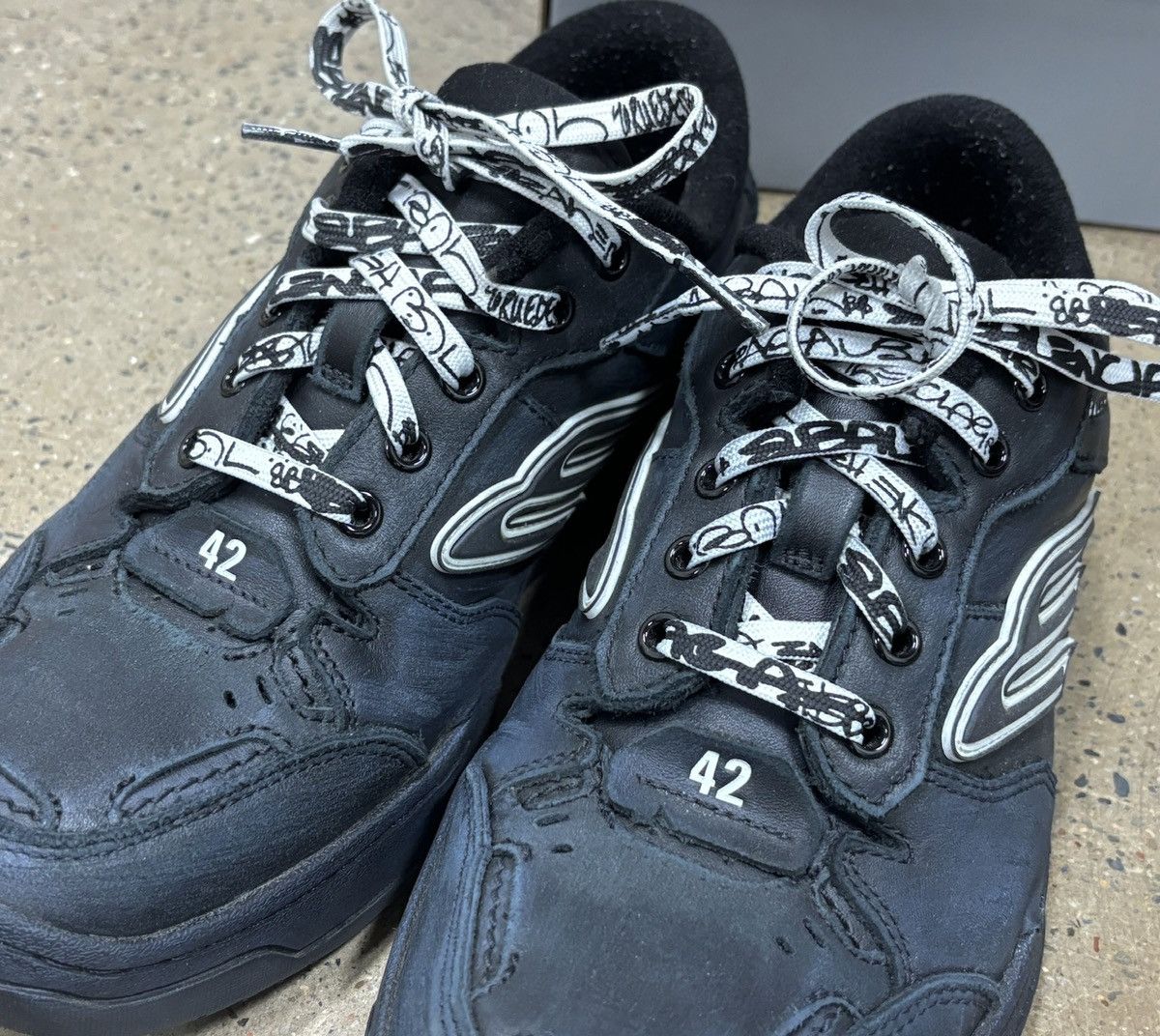 Balenciaga Balenciaga Hamptons Worn-out（EU 42） Size US 10 / EU 43 - 6 Thumbnail
