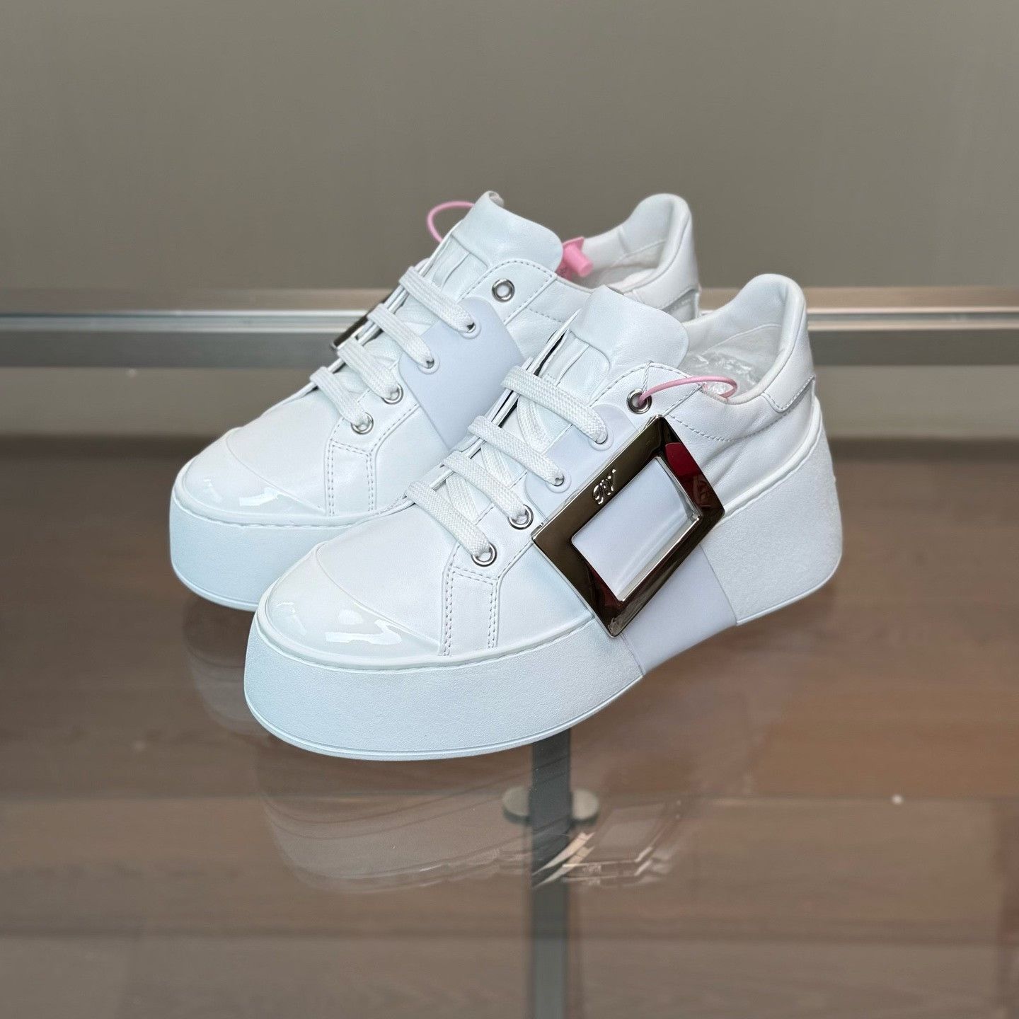 Roger Vivier Roger Vivier Retro White Lowtop Sneakers it_35-5 Women Size US 5.5 / IT 35.5 - 1 Thumbnail