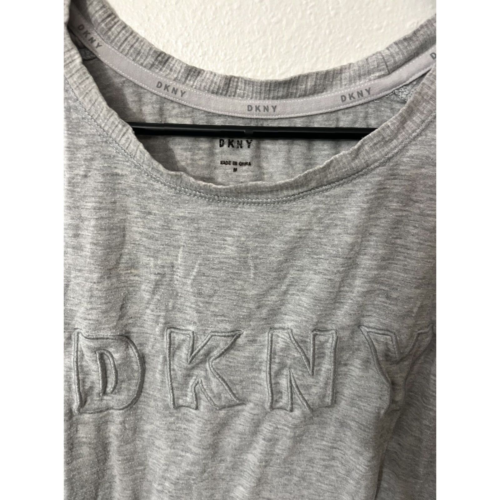 DKNY DKNY Women's Crew Neck T-Shirt Sz Medium Gray Logo Pullover Casual Fall Spring Winter Size M / US 6-8 / IT 42-44 - 2 Thumbnail