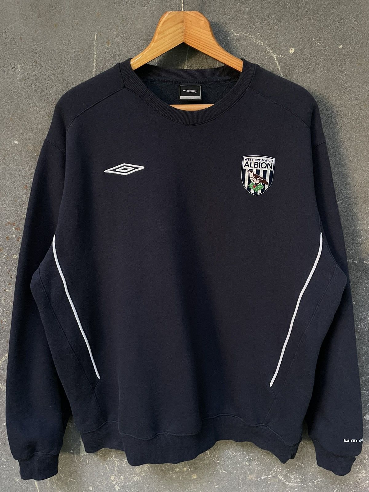 Umbro × Vintage Umbro Vintage West Bromwich Sweatshirt Y2K Football Jersey Size US XXL / EU 58 / 5 - 2 Thumbnail
