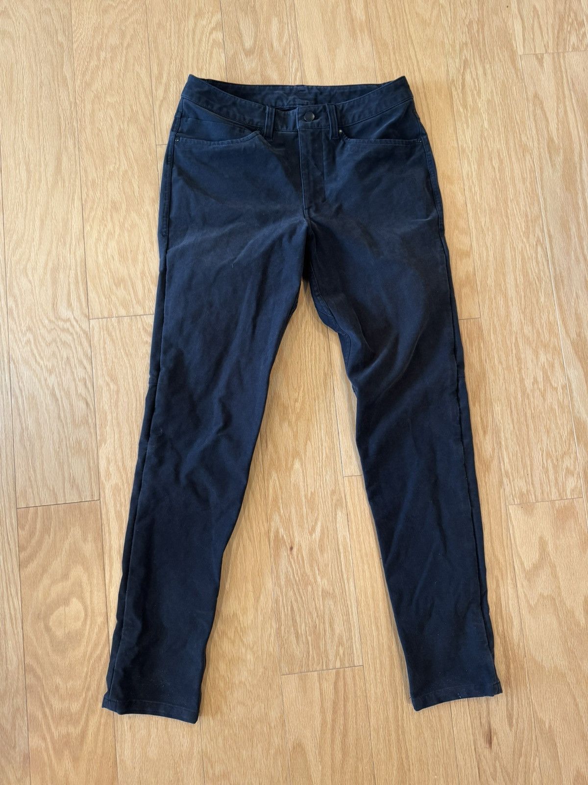 Lululemon Lululemon ABC Utilitech Pants Black Tapered 30x31 Size US 29 - 1 Thumbnail