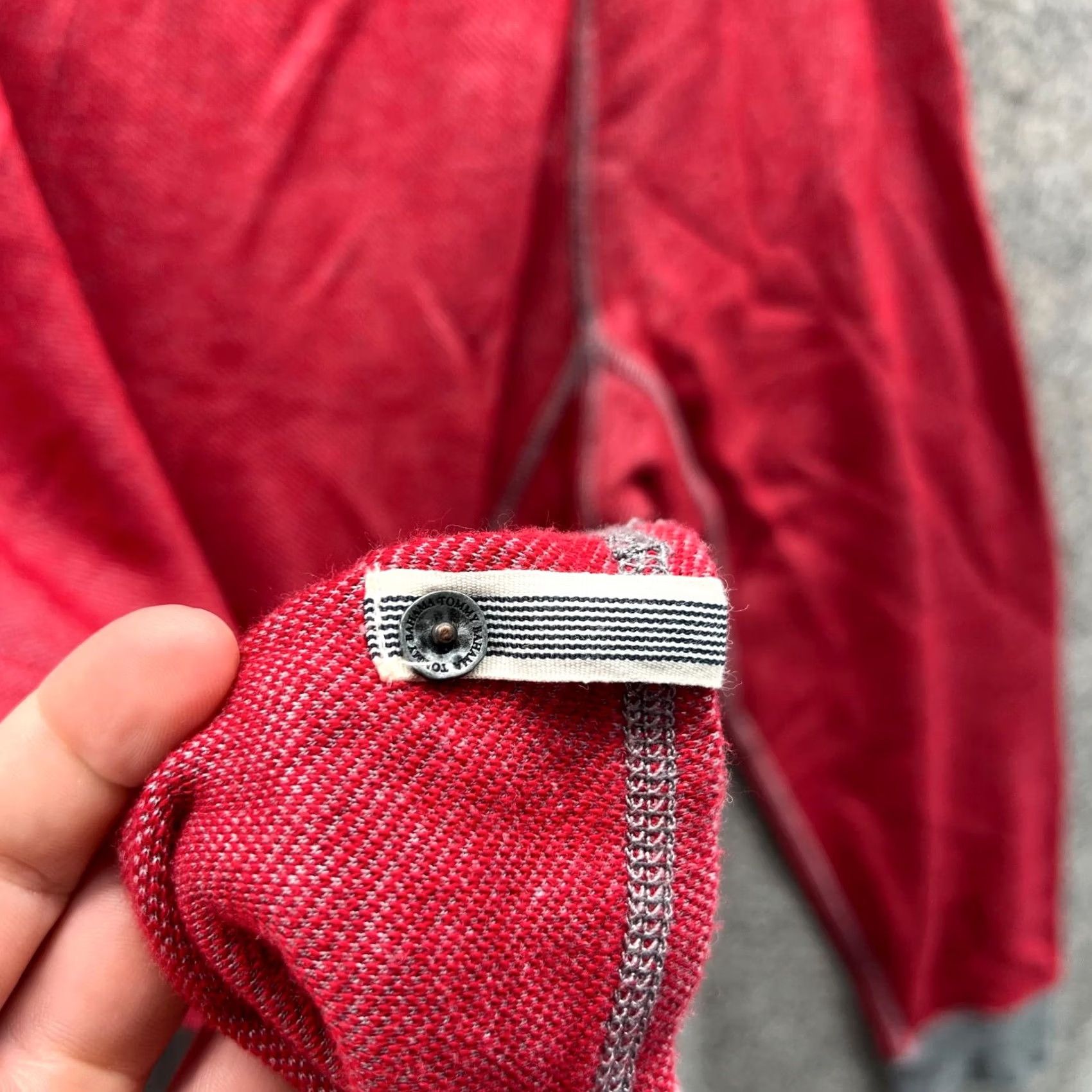 Tommy Bahama VINTAGE Tommy Bahama Sweater Mens Large Red Grey Adult Pullover Crewneck Fleece Sweater Size US L / EU 52-54 / 3 - 6 Thumbnail