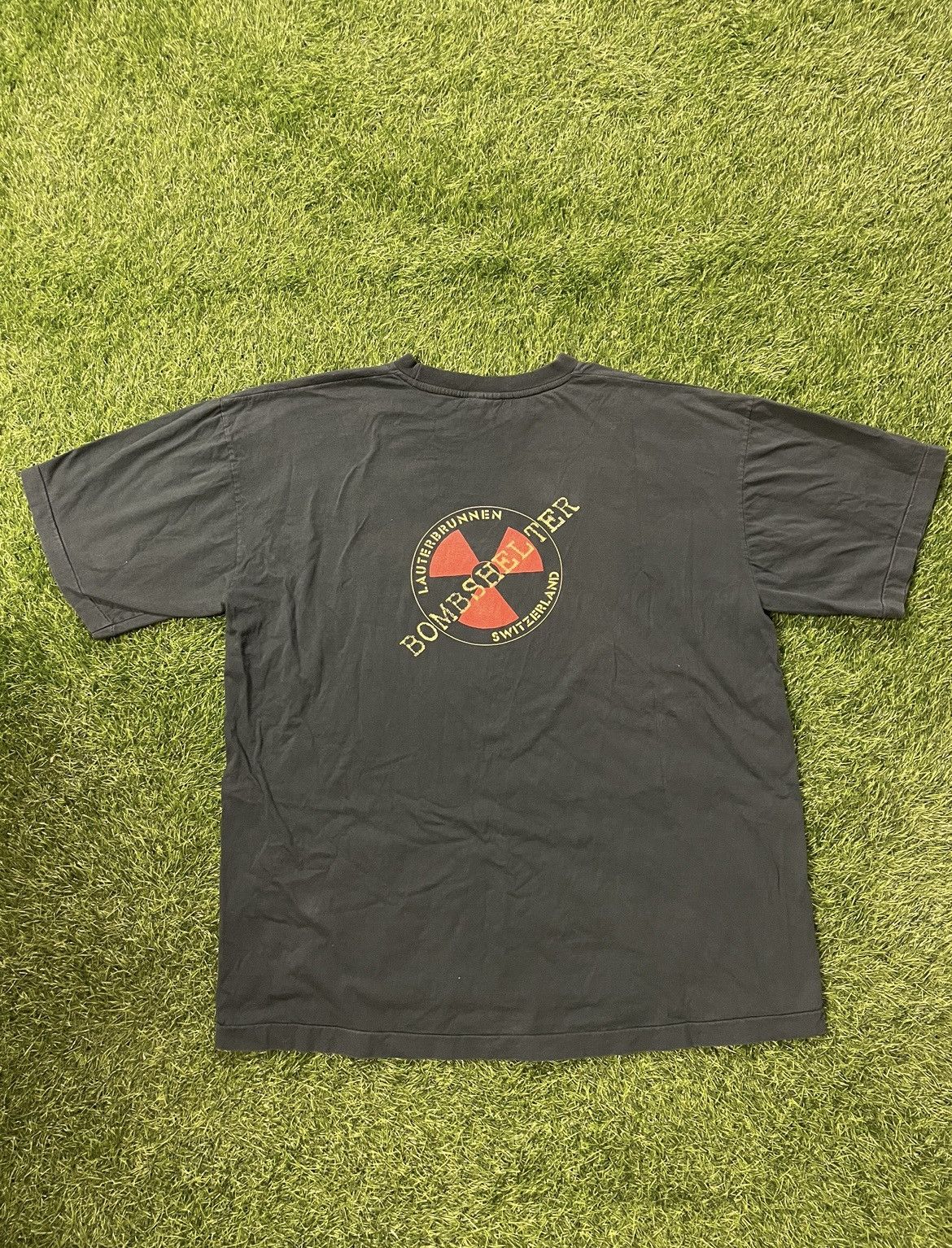 Vintage Vintage Bombshelter Switzerland Lauterbrunnen Tee Size XXL Size US XXL / EU 58 / 5 - 2 Thumbnail