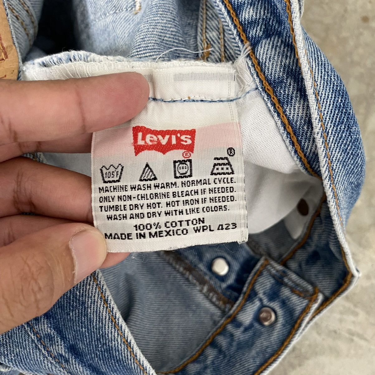 Levi's Vintage Late 90’s Levis 501 Faded Blue Distressed Jeans Size US 33 - 16 Thumbnail
