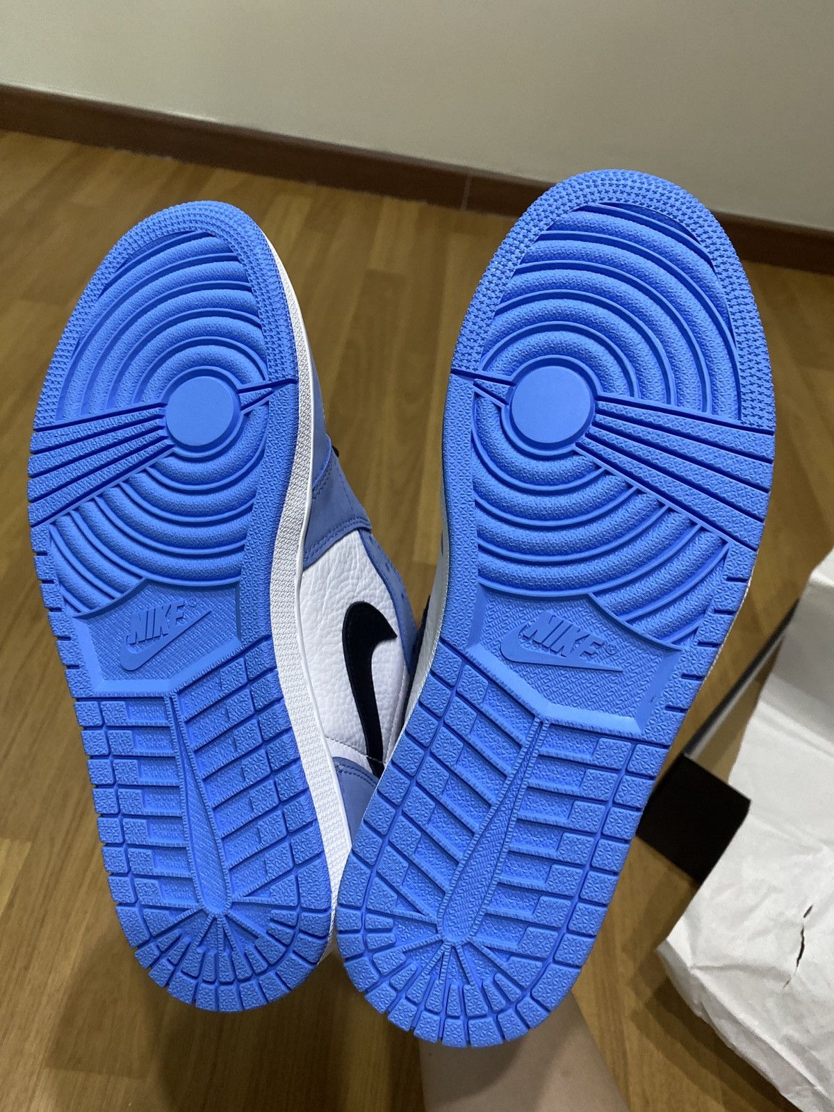 Jordan Brand × Nike Jordan 1 Retro High OG University Blue Size US 9 / EU 42 - 5 Thumbnail