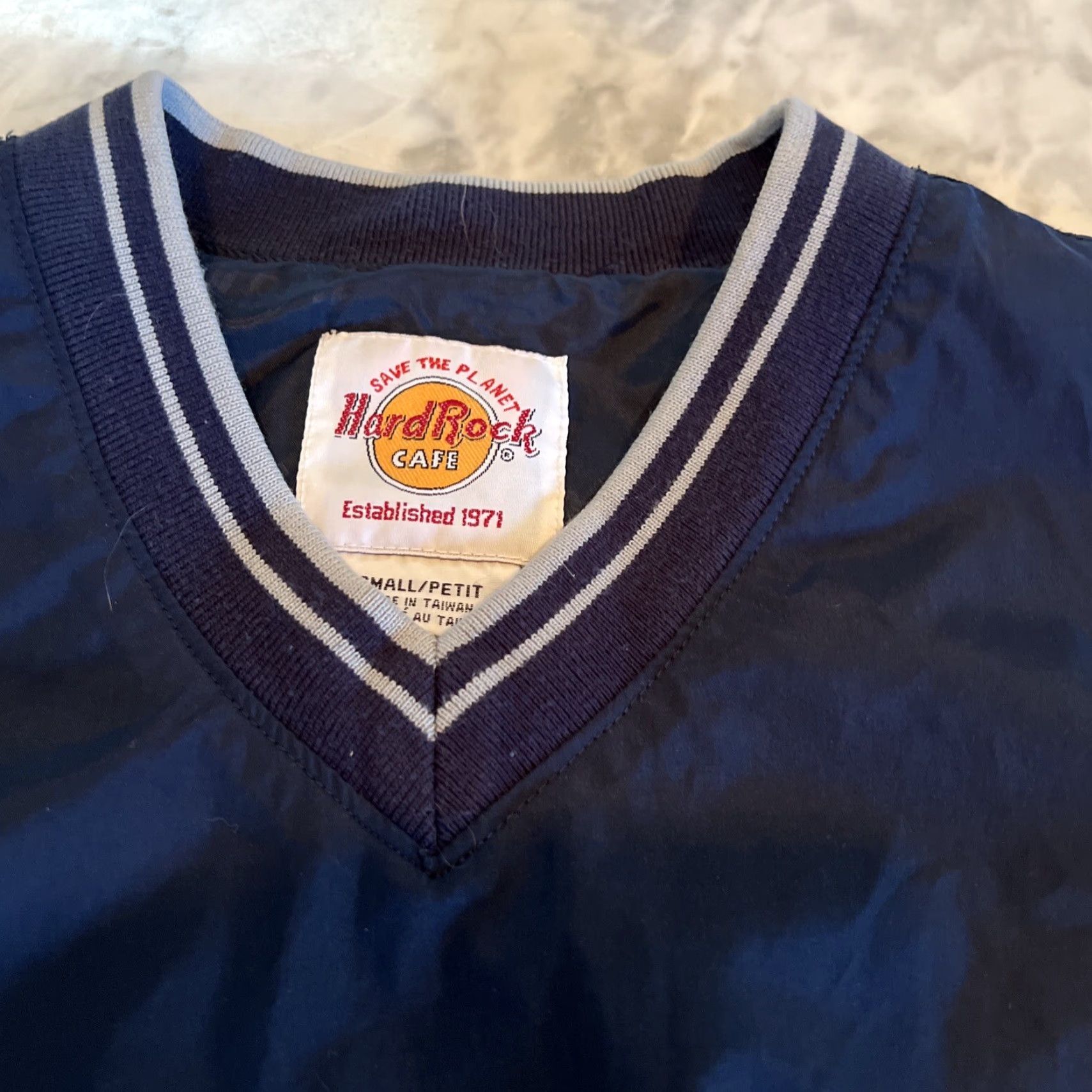 Hard Rock Cafe VINTAGE HARD ROCK CAFE Small Petit New York Nylon pullover windbreaker Jacket Navy Blue Mens Size US S / EU 44-46 / 1 - 6 Thumbnail