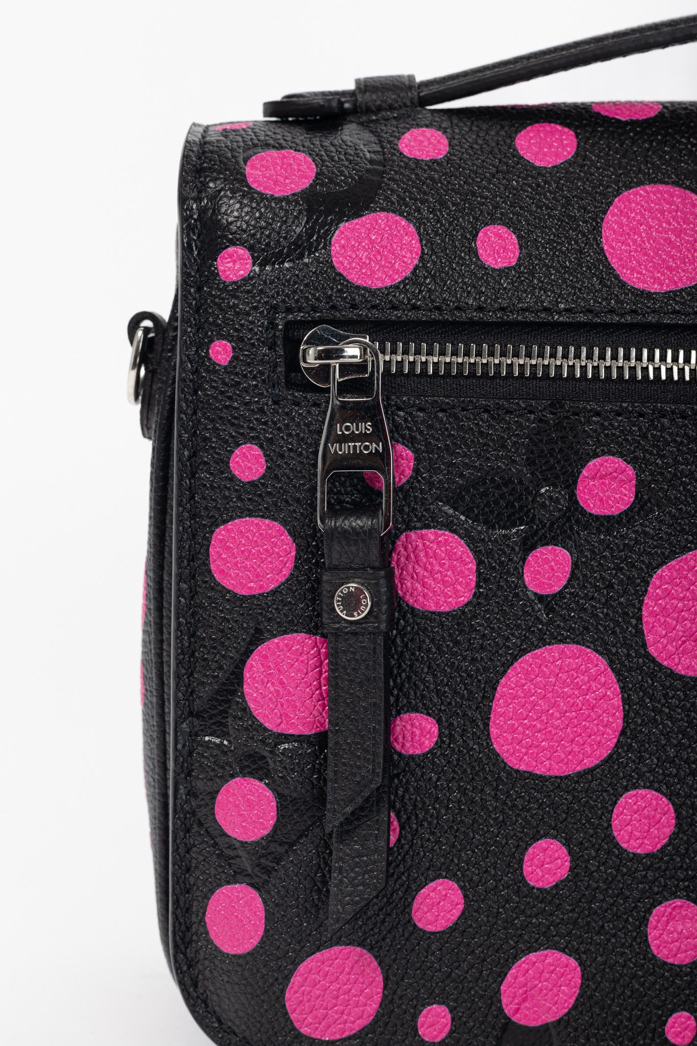 Louis Vuitton × Yayoi Kusama Louis Vuitton Pochette Metis MM Black & Fuchsia Satchel Size ONE SIZE - 12 Thumbnail