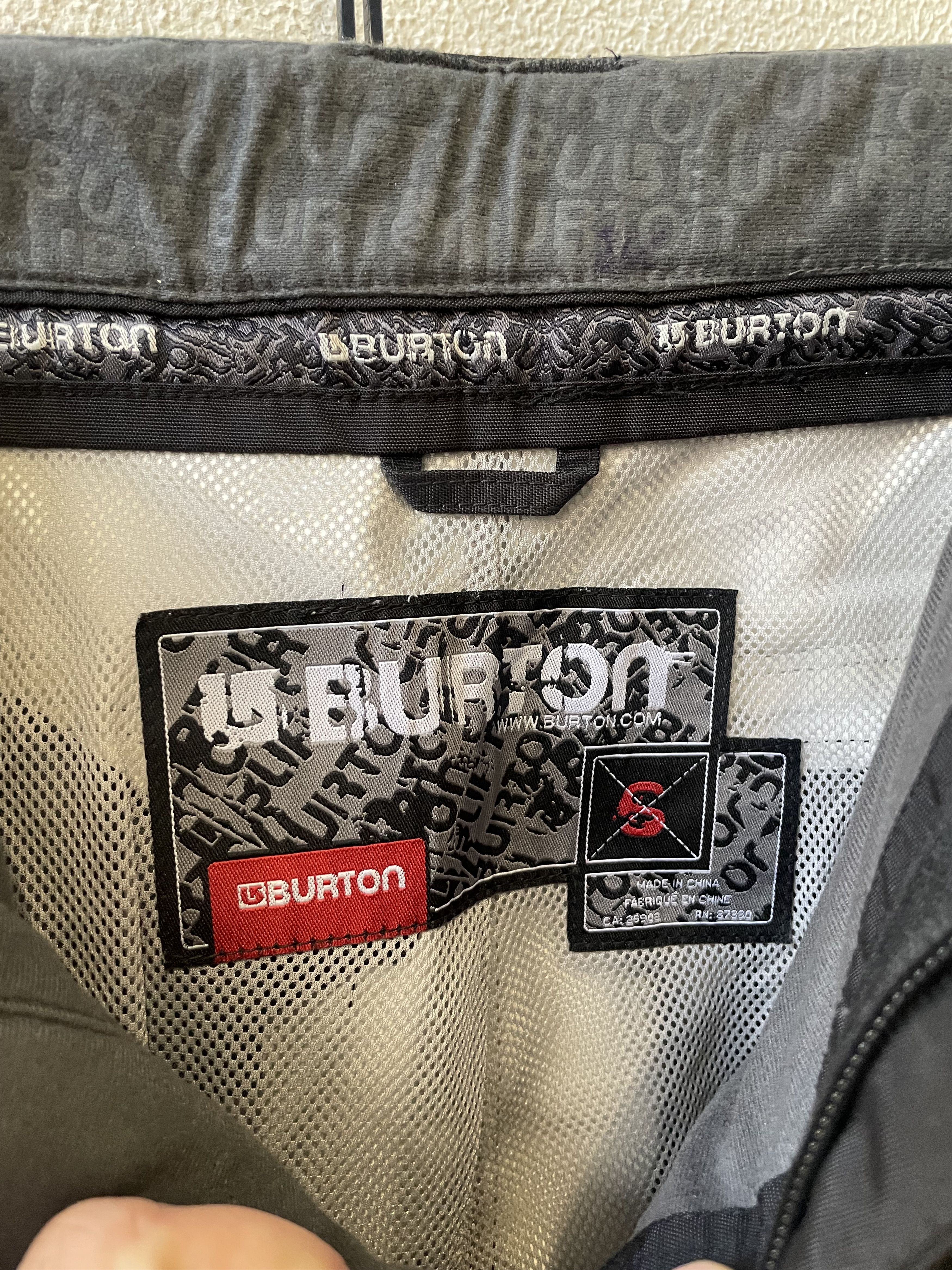 Burton Rare Burton cargo ski pants snowboard size S black Size US 32 / EU 48 - 6 Thumbnail