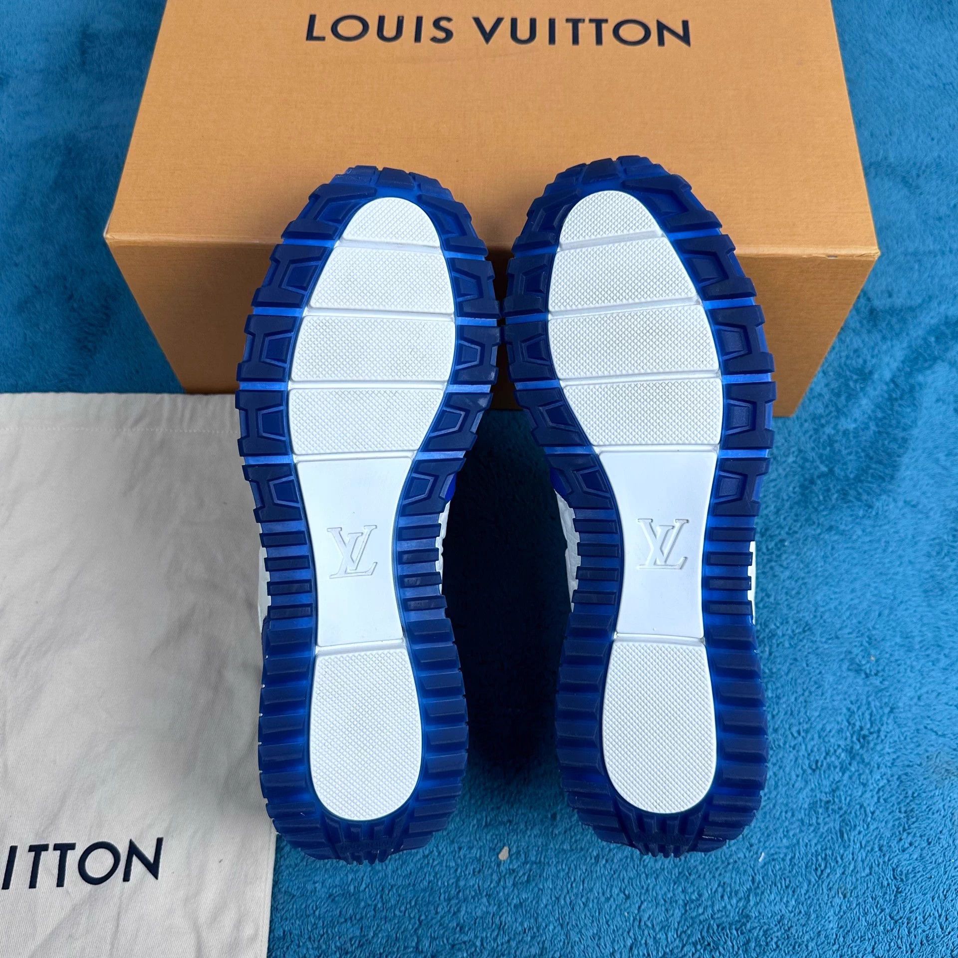 Louis Vuitton LV Run Away leather low-top sneakers white blue Size US 9.5 / IT 39.5 - 5 Thumbnail
