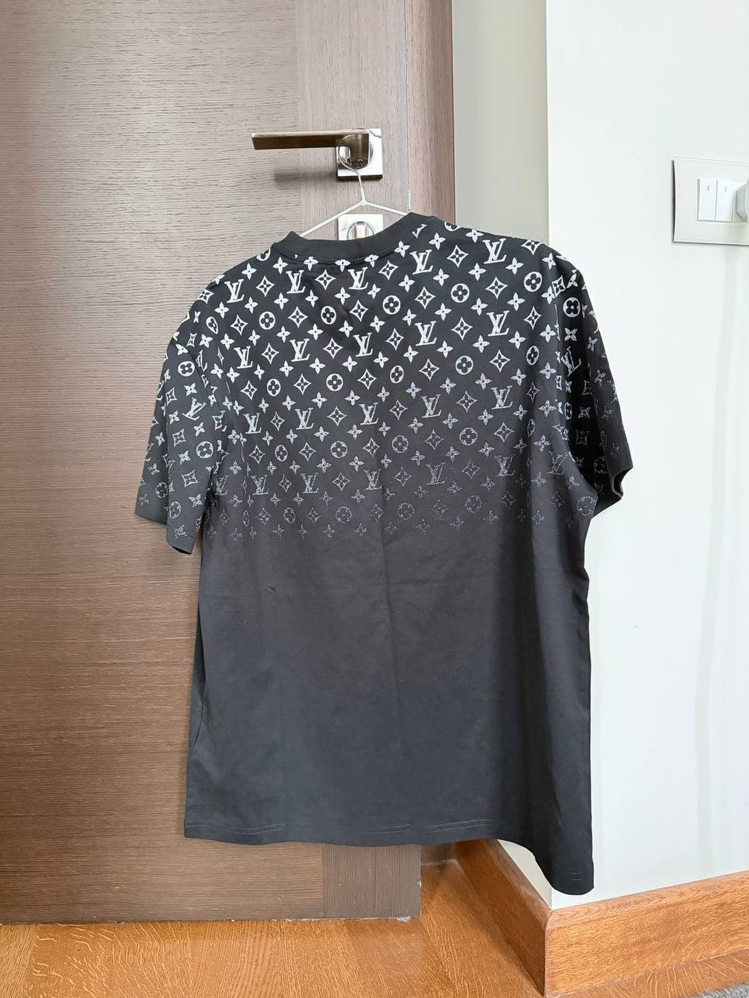 Louis Vuitton Louis Vuitton Monogram Gradient T Shirt Size US M / EU 48-50 / 2 - 2 Thumbnail