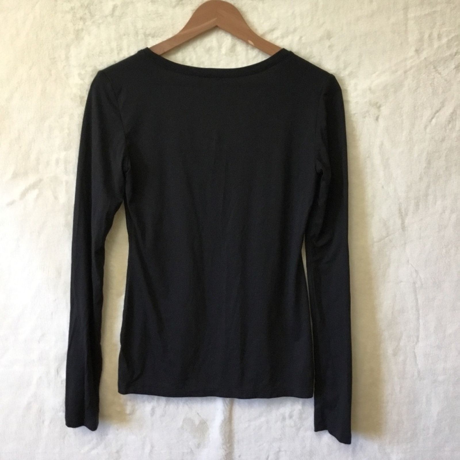 Bcbgmaxazria BCBGMaxAzria Black Scoop Neck Long-Sleeve Top Size S / US 4 / IT 40 - 6 Thumbnail
