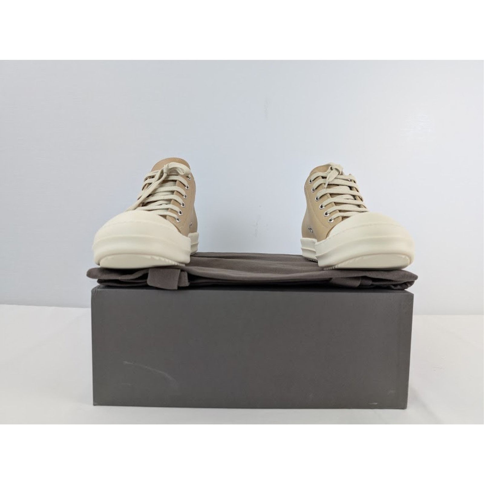 Rick Owens o1rshd1 Hollywood Runway Low Top Sneakers Parchment / Milk Size US 7 / EU 40 - 15 Thumbnail