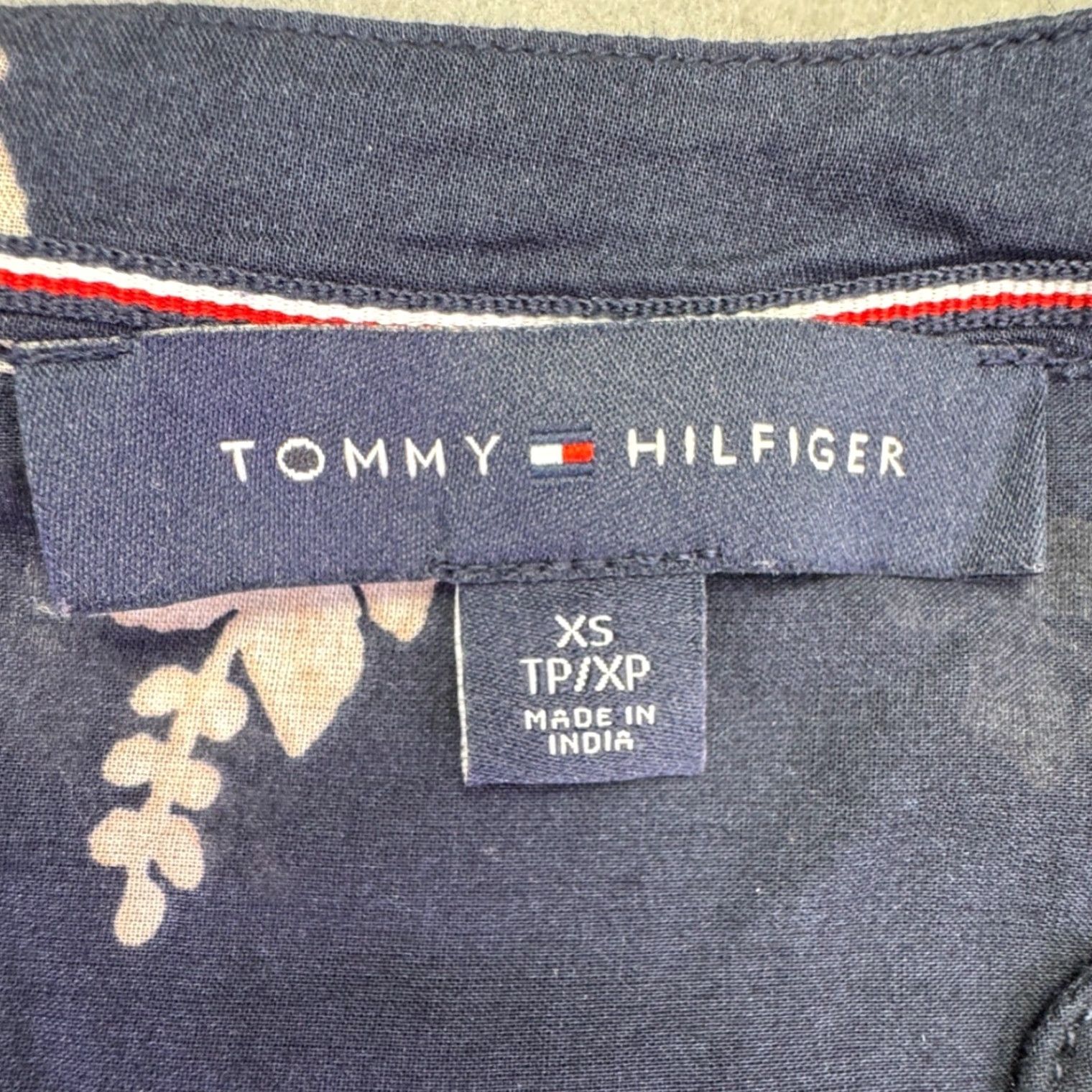 Tommy Hilfiger Tommy Hilfiger Shirt Women's XS Blouse Long Sleeve Floral Paisley Navy Blue V-Neck Lightweight Embroidered Casual Tunic Womens xs blouse Size XS / US 0-2 / IT 36-38 - 3 Thumbnail