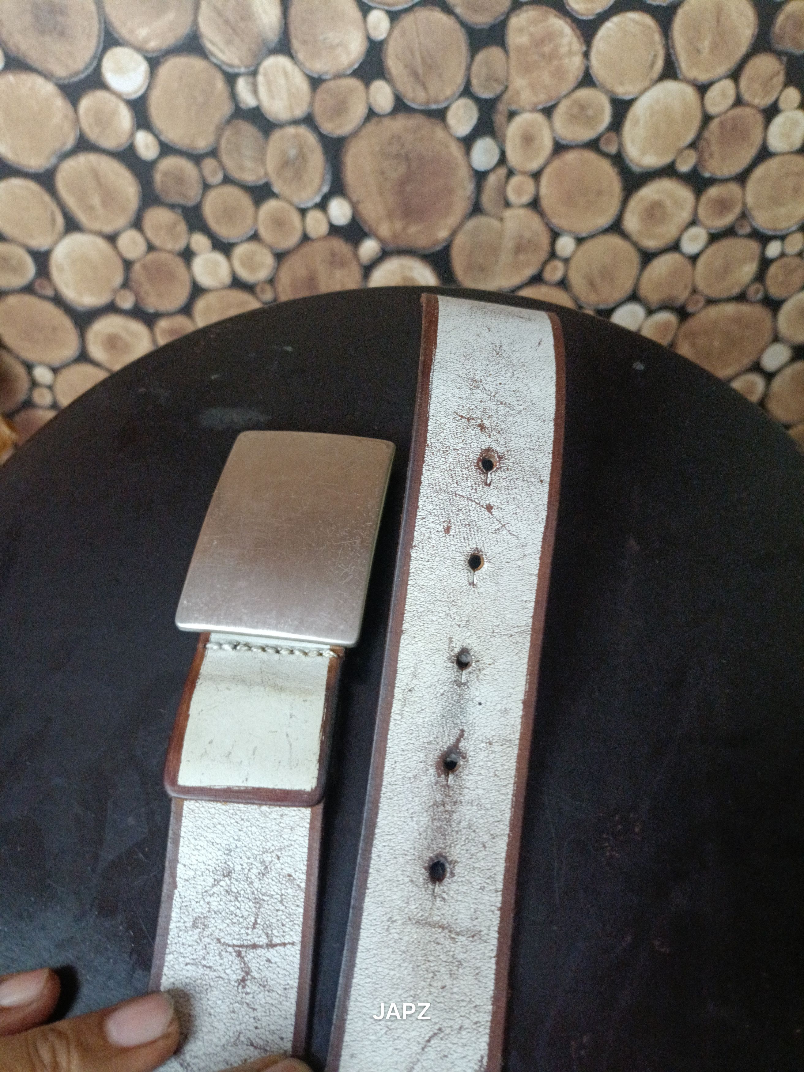 Levi's Vintage Levi Strauss broken white leather belt Size 34 - 2 Thumbnail