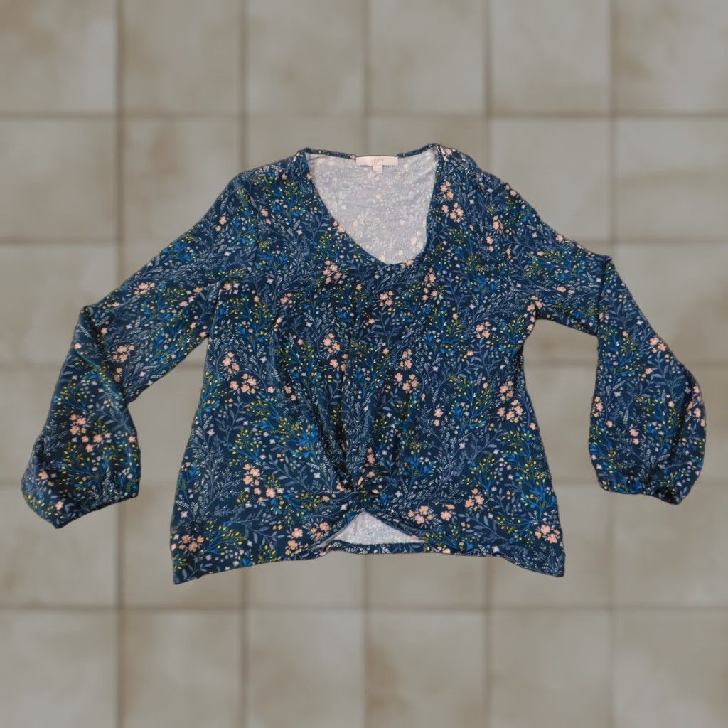Ann Taylor LOFT Ann Taylor Loft Blouse Woman Regular Medium Blue Floral Long Sleeve V-Neck Lightweight Twist Front Casual Shirt Girls? Wait no. End. Size M / US 6-8 / IT 42-44 - 1 Thumbnail
