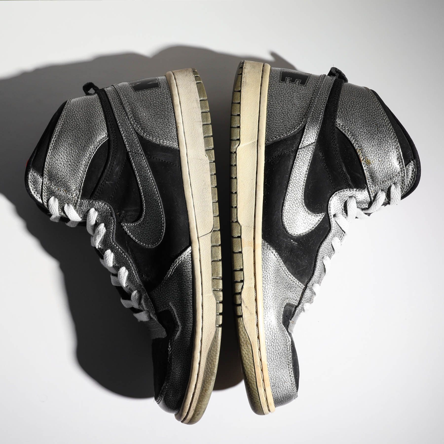 Nike Rare Nike Big Nike Logo Distressed Black Silver Sneaker 2010 Size US 10.5 / EU 43-44 - 3 Thumbnail