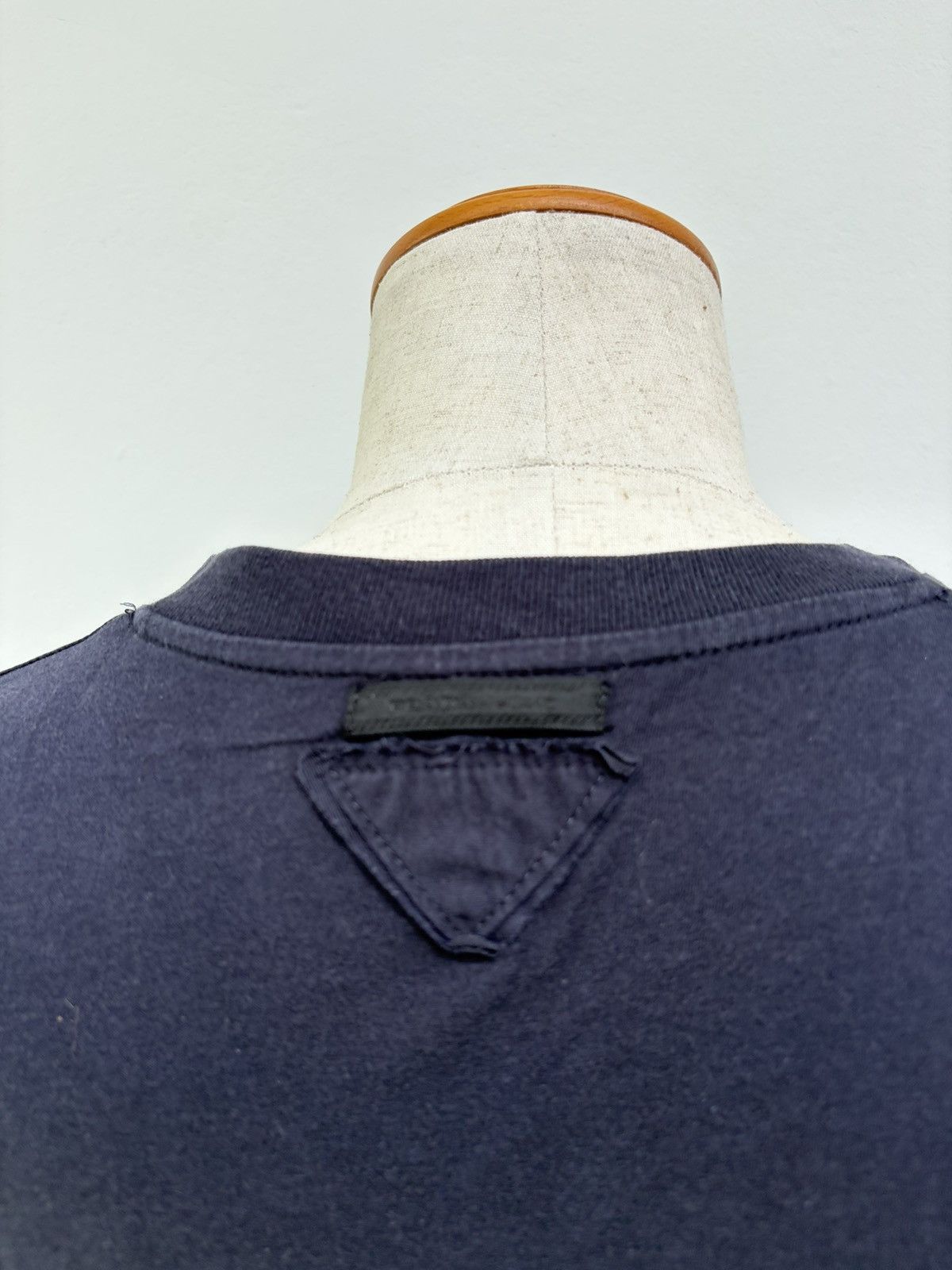 Prada Prada black v neck T-shirt Size US M / EU 48-50 / 2 - 15 Thumbnail