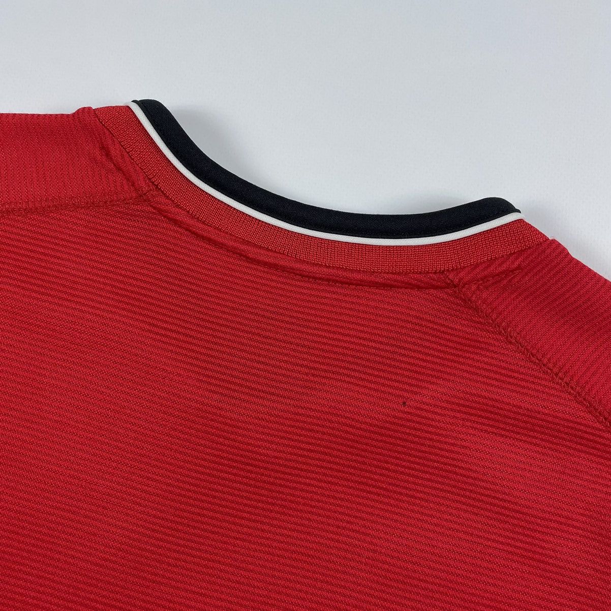 Umbro × Vintage Vintage Umbro Manchester United 2000/2002 Home Soccer Jersey Size US XL / EU 56 / 4 - 18 Thumbnail