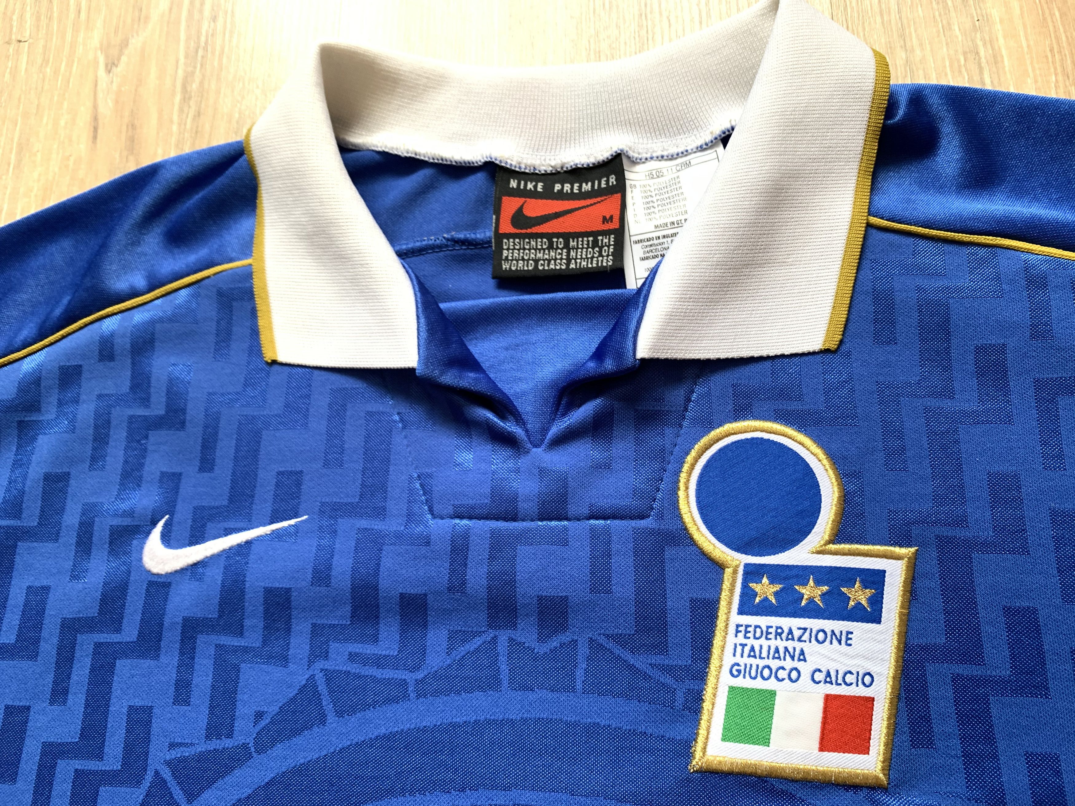 Nike × Vintage Vintage Nike Italy Home Football Shirt 1994-1996 Size US M / EU 48-50 / 2 - 5 Thumbnail