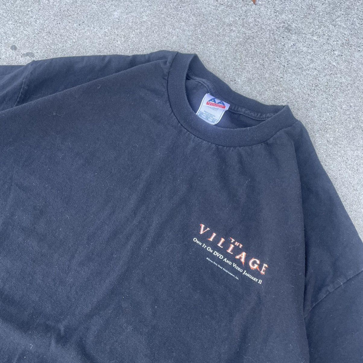 Vintage Vintage 2004 The Village Horror movie promo black t-shirt Size US XL / EU 56 / 4 - 1 Thumbnail