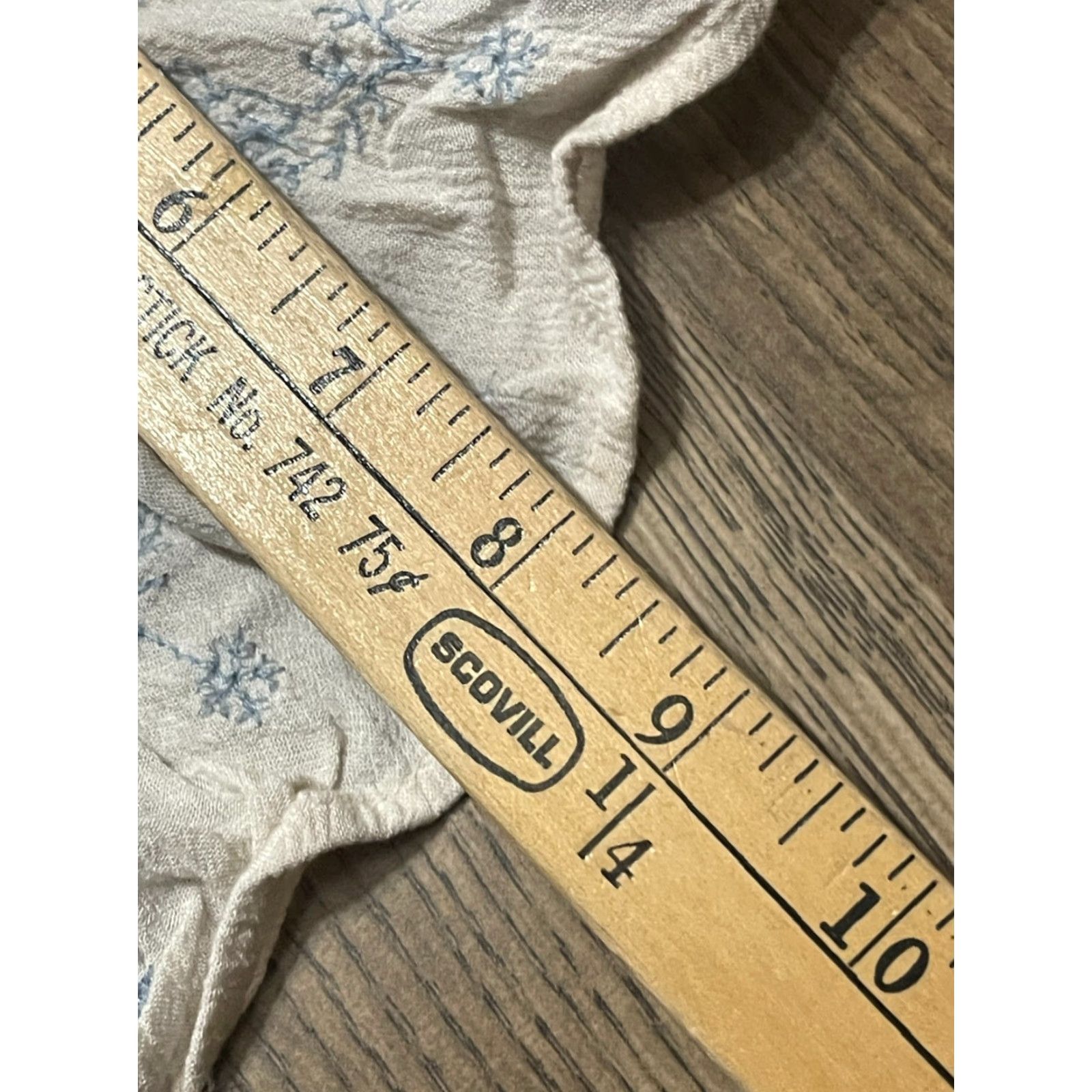 American Eagle Outfitters American Eagle Shirt Women's Small Beige Blue V-neck 3/4 Sleeve Tie Sleeve Size S / US 4 / IT 40 - 6 Thumbnail