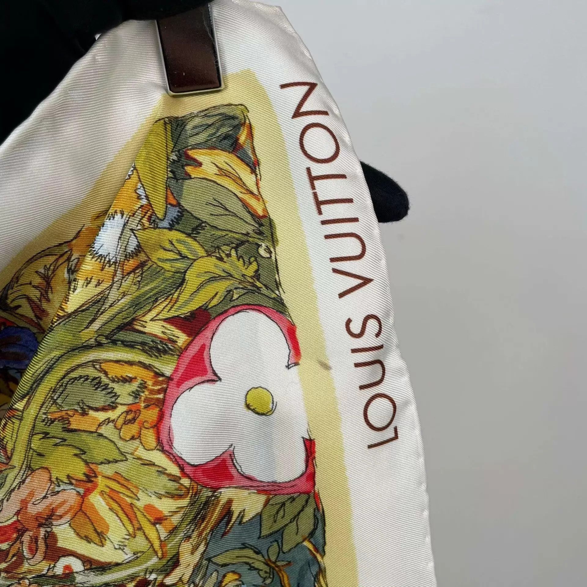 Louis Vuitton LV Yellow Silk Scarf Size ONE SIZE - 9 Thumbnail