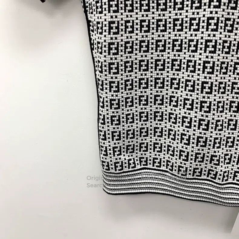 Fendi Fendi Color block logo letter all-over print round neck sh Size XS / US 0-2 / IT 36-38 - 4 Thumbnail