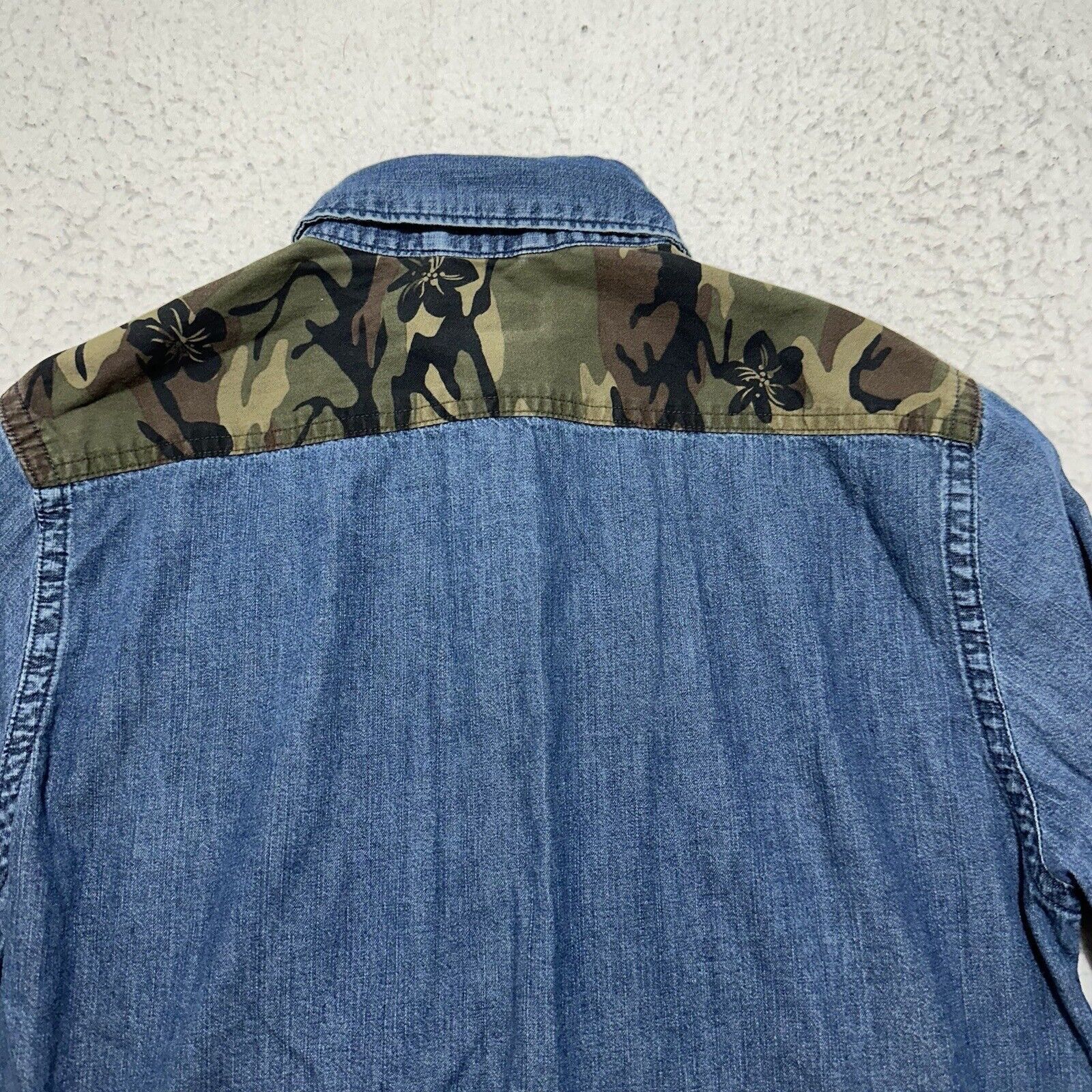 Express Express Small Blue Denim Button Down Shirt Green Camo Pocket Size US S / EU 44-46 / 1 - 10 Thumbnail