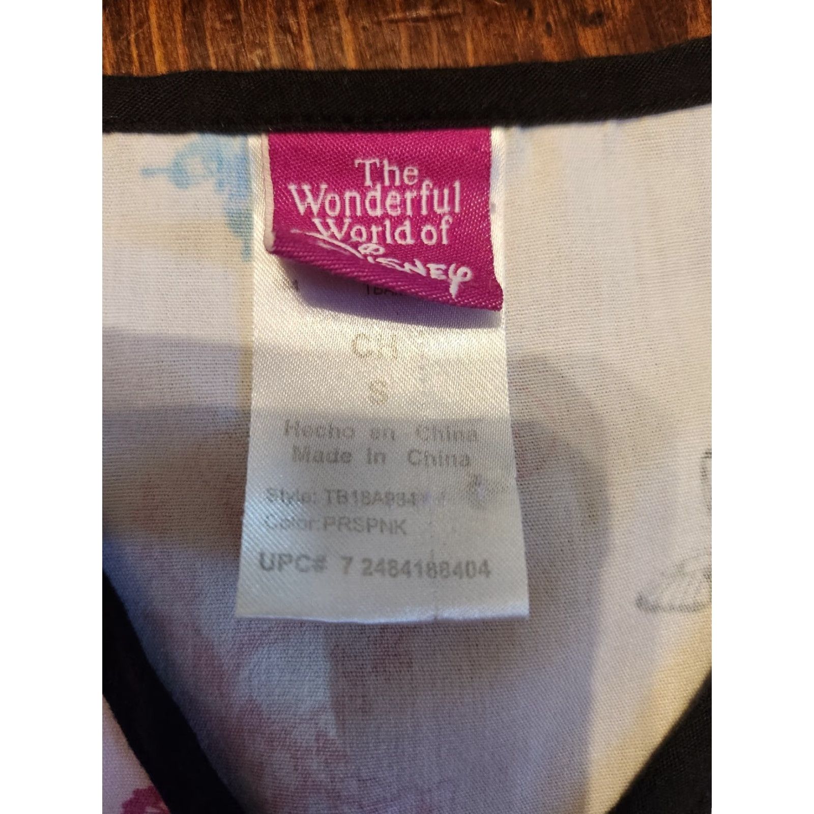 Disney Disney World Pink Tinkerbell Print Scrub Top V-Neck Womens Sz S Size S / US 4 / IT 40 - 3 Thumbnail