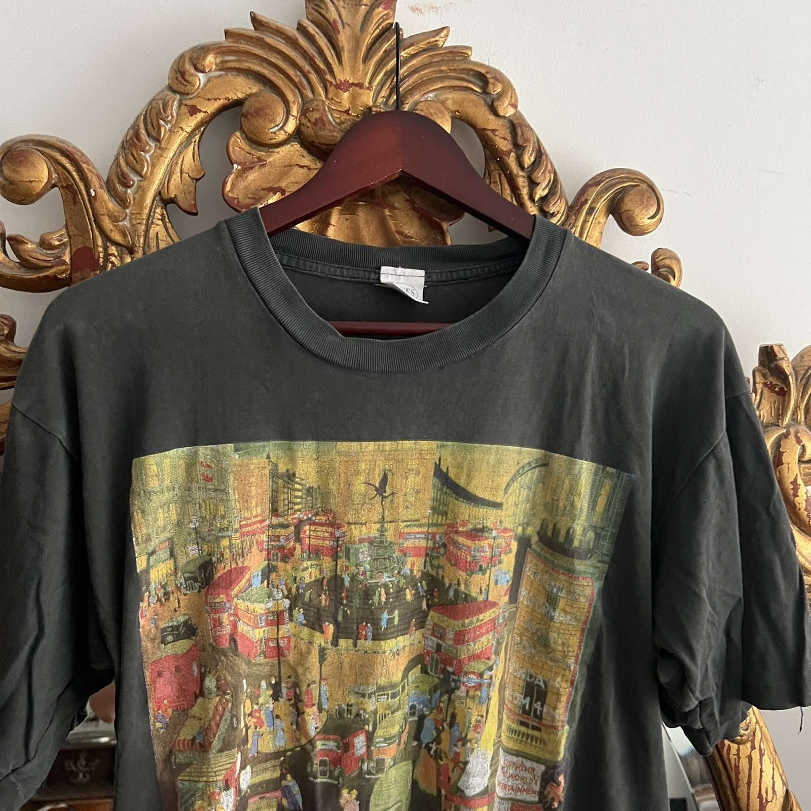 Vintage Vintage Winter London Piccadilly Circus Molly Moss T-Shirt Size US M / EU 48-50 / 2 - 3 Thumbnail