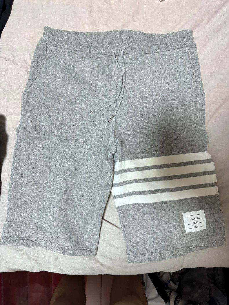 Thom Browne Thom Browne Grey shorts Size US 41 - 1 Thumbnail