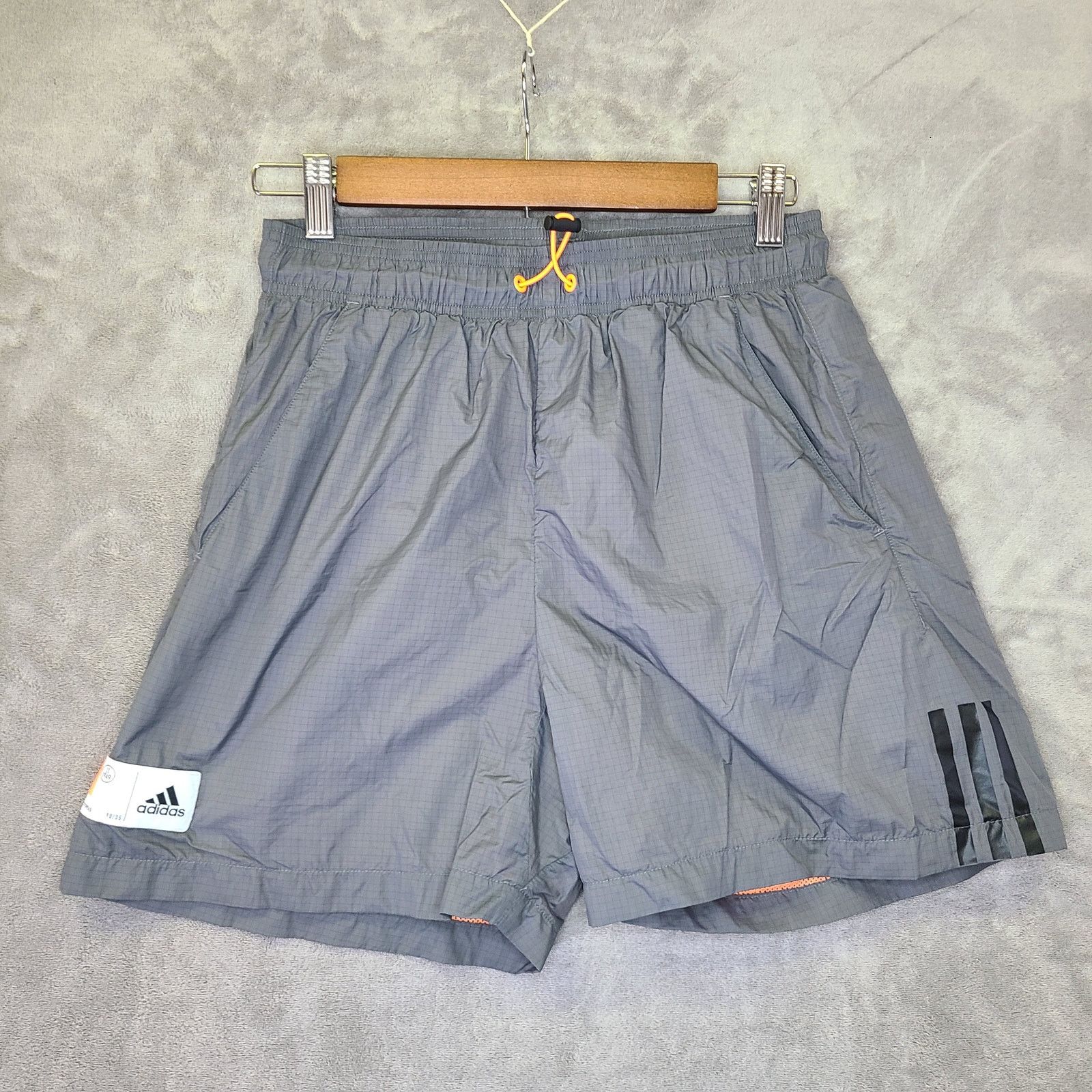 Adidas Adidas AG Women's Medium Gray Running Shorts 26"W 4"L Size 26" / US 2 / IT 38 - 1 Thumbnail