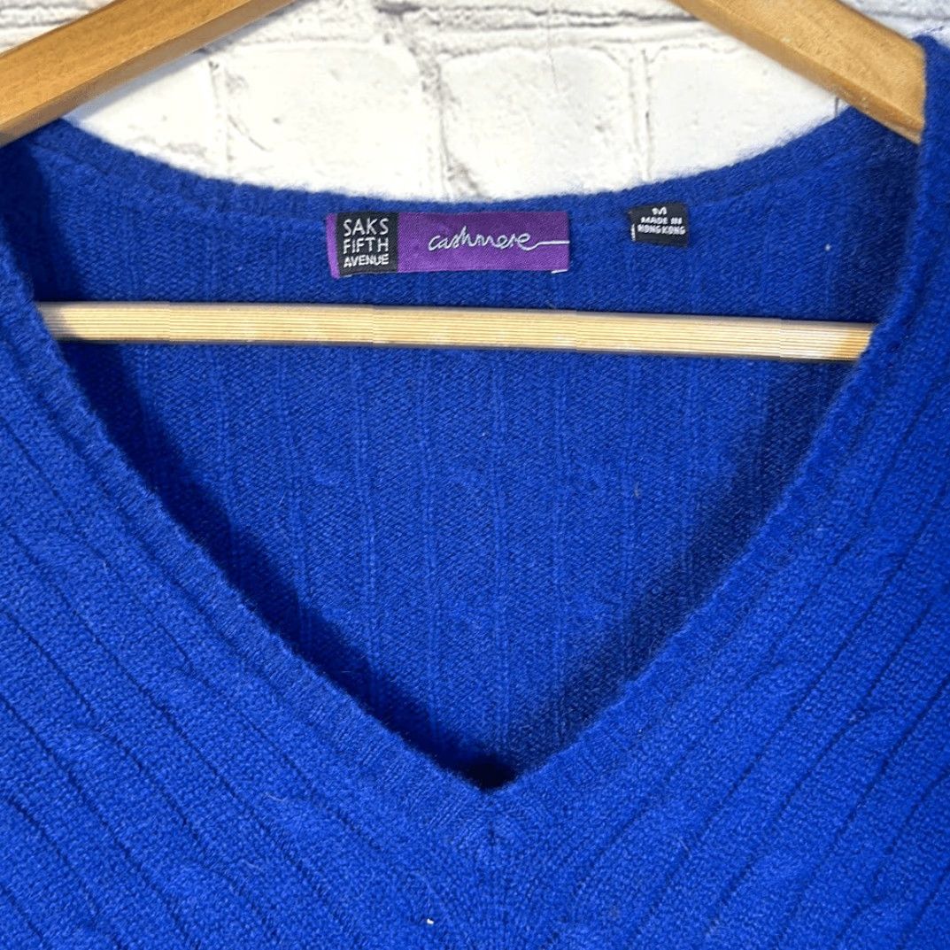 Saks Fifth Avenue Saks Fifth Avenue Cashmere Sweater V neck Blue size M Medium needs TLC Womens Pink Pullover V-Neck Size M / US 6-8 / IT 42-44 - 6 Thumbnail