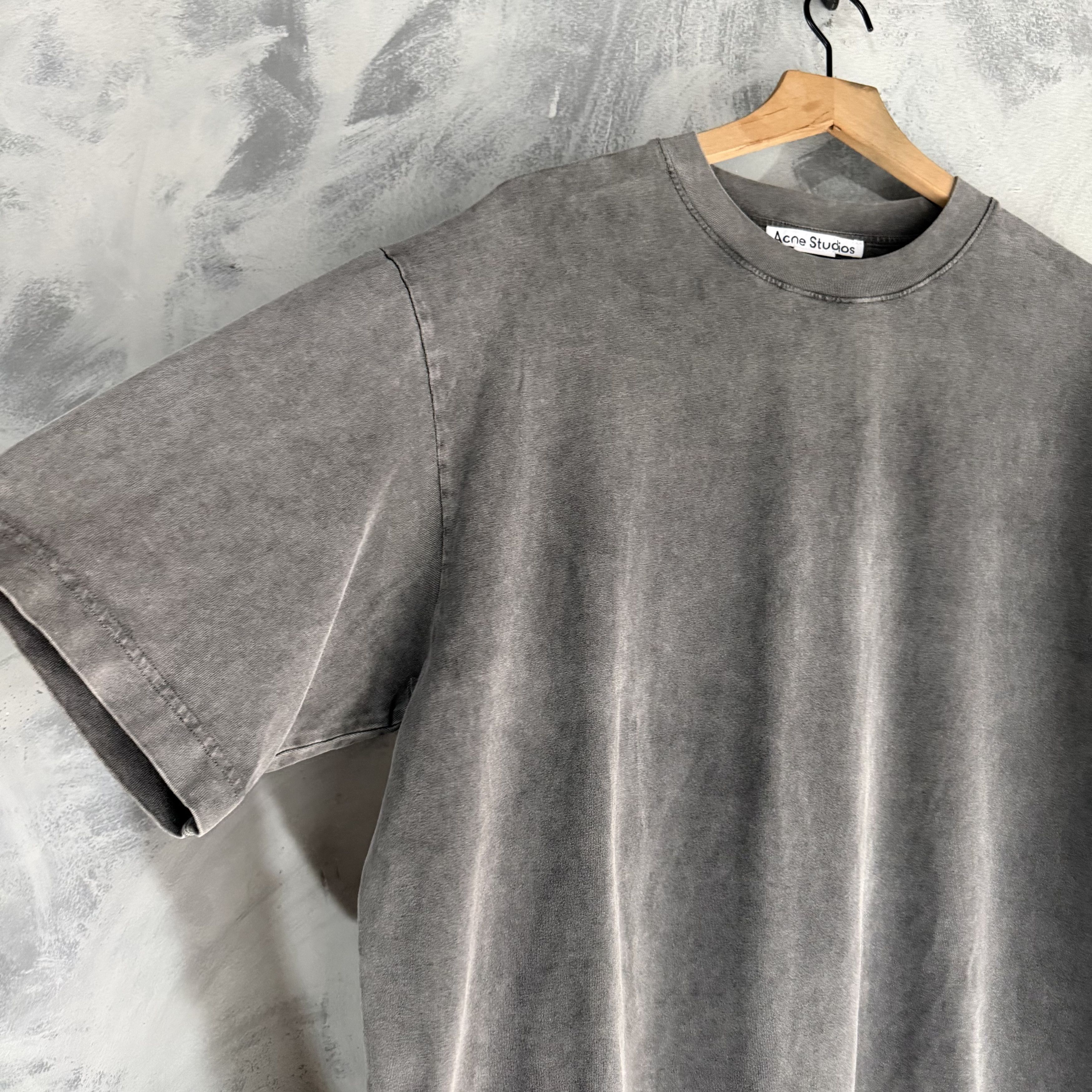 Acne Studios Acnestudios Rubber Logo Patch T shirt Unisex Large Gray Size US L / EU 52-54 / 3 - 2 Thumbnail