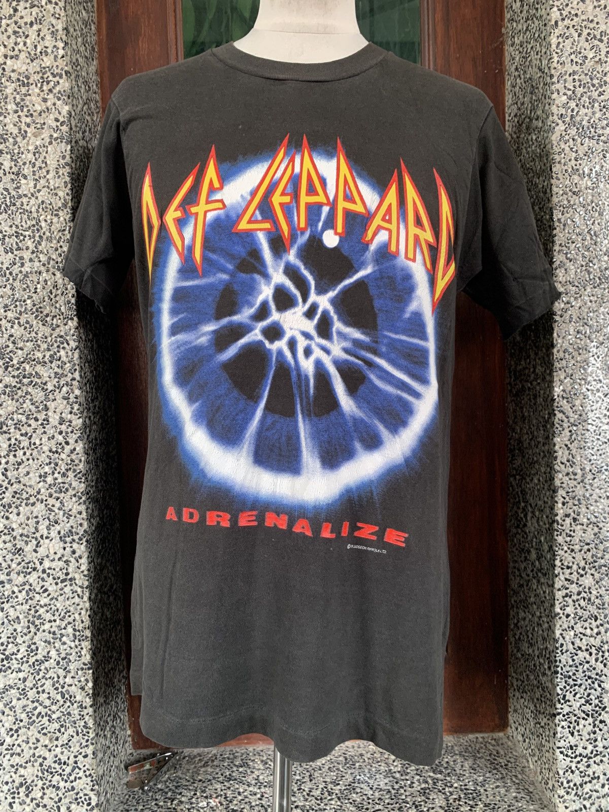 Band Tees × Def Leppard × Vintage Vintage 90s Def Leppard Adrenalize Tour Band Distressed Tees Size US M / EU 48-50 / 2 - 1 Thumbnail
