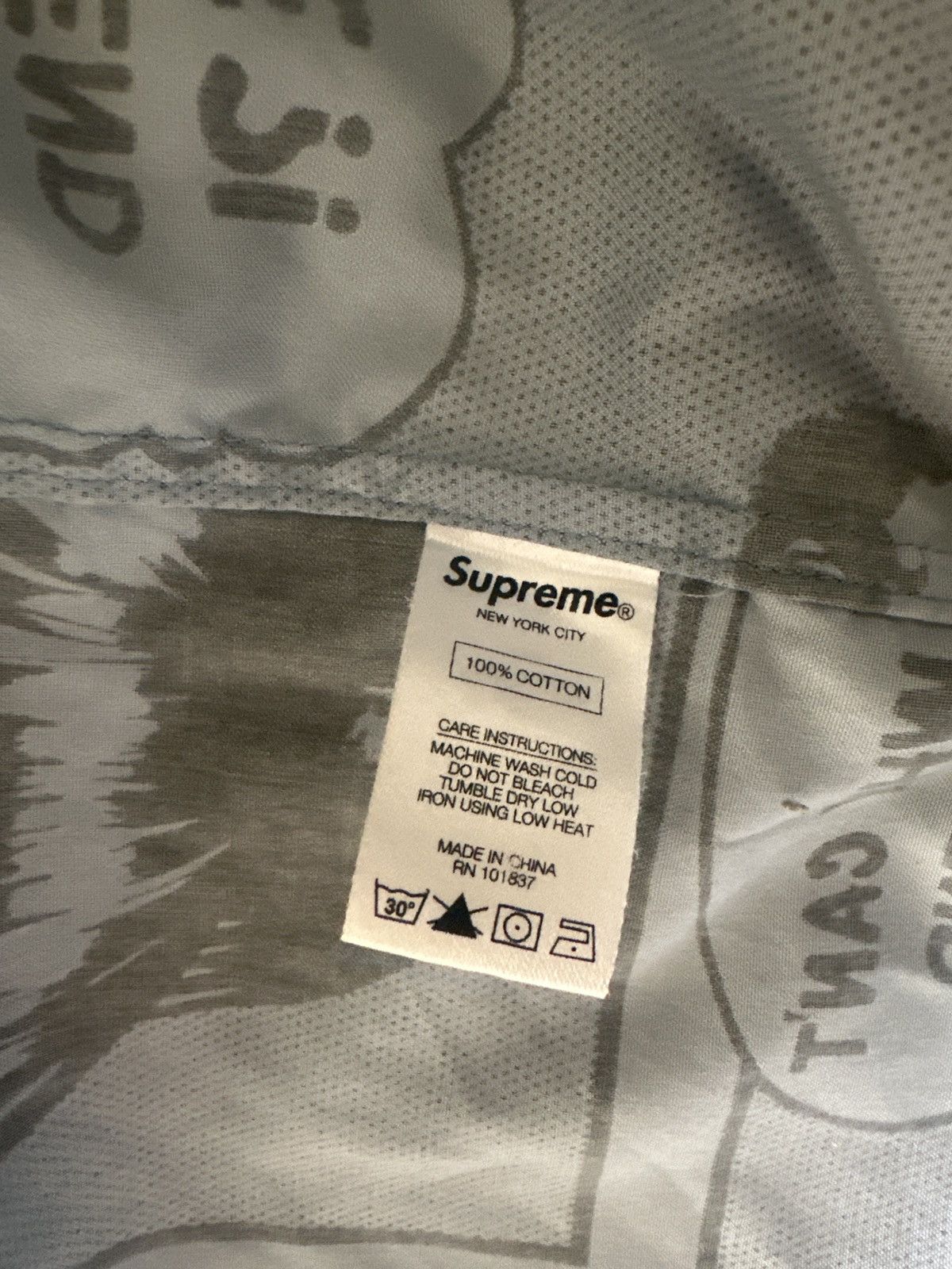 Supreme Supreme magazine shirt Size US M / EU 48-50 / 2 - 5 Thumbnail