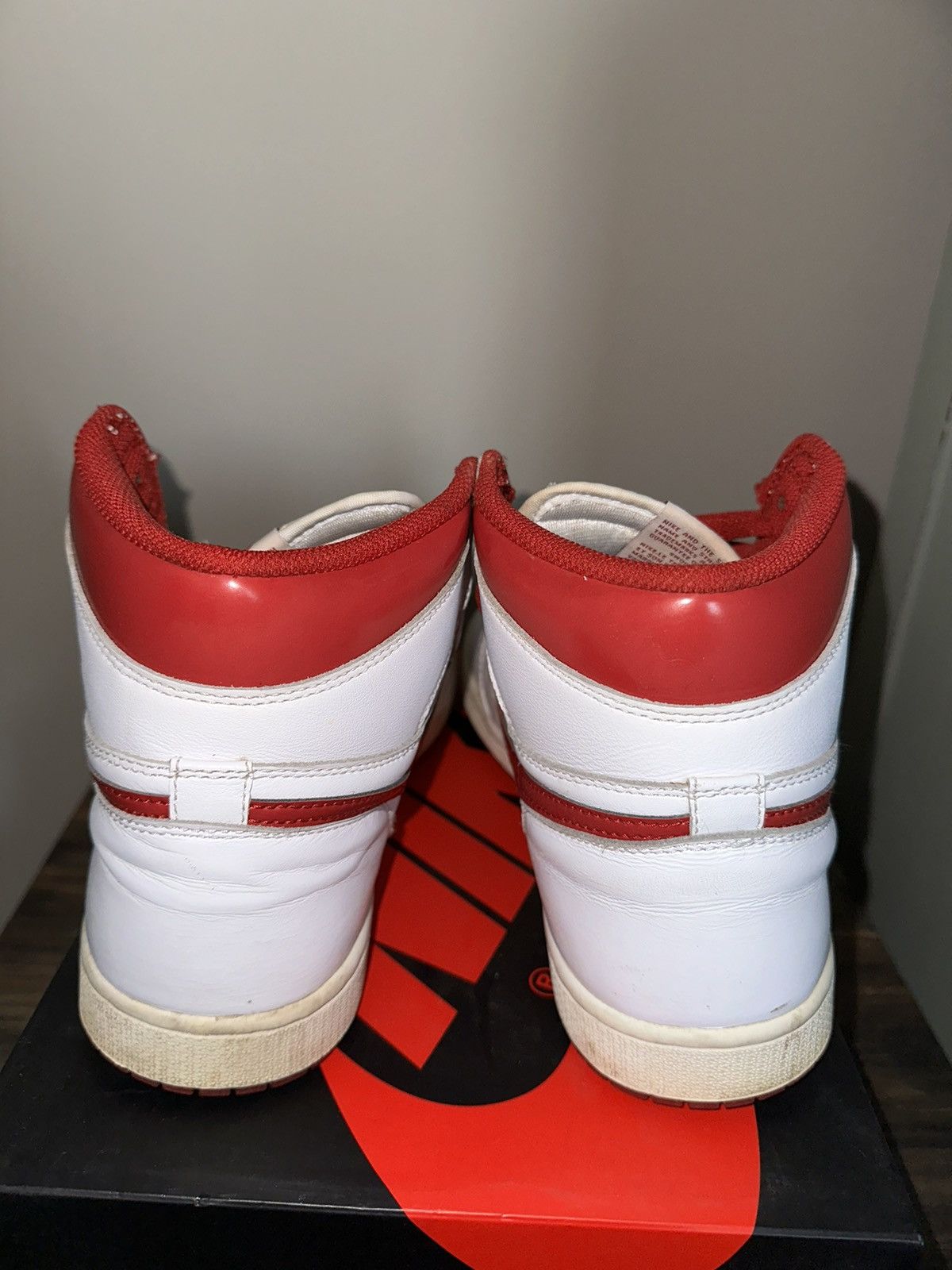 Jordan Brand × Nike Jordan 1 Metallic Red Size US 11 / EU 44 - 3 Thumbnail