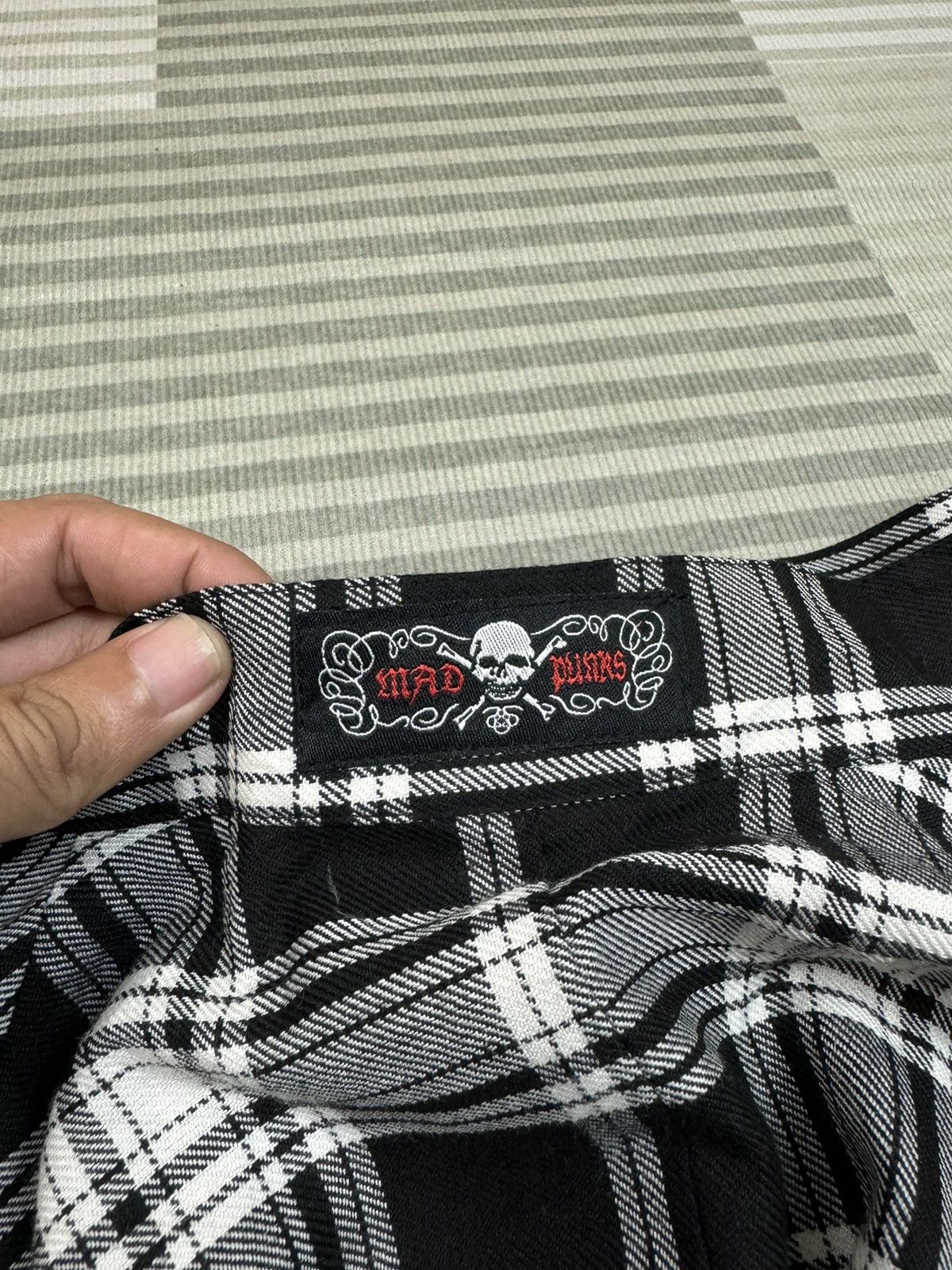 If Six Was Nine Mad Punk Girl Skirt Skull Plaid Size 25" / US 0 / IT 36 - 8 Thumbnail