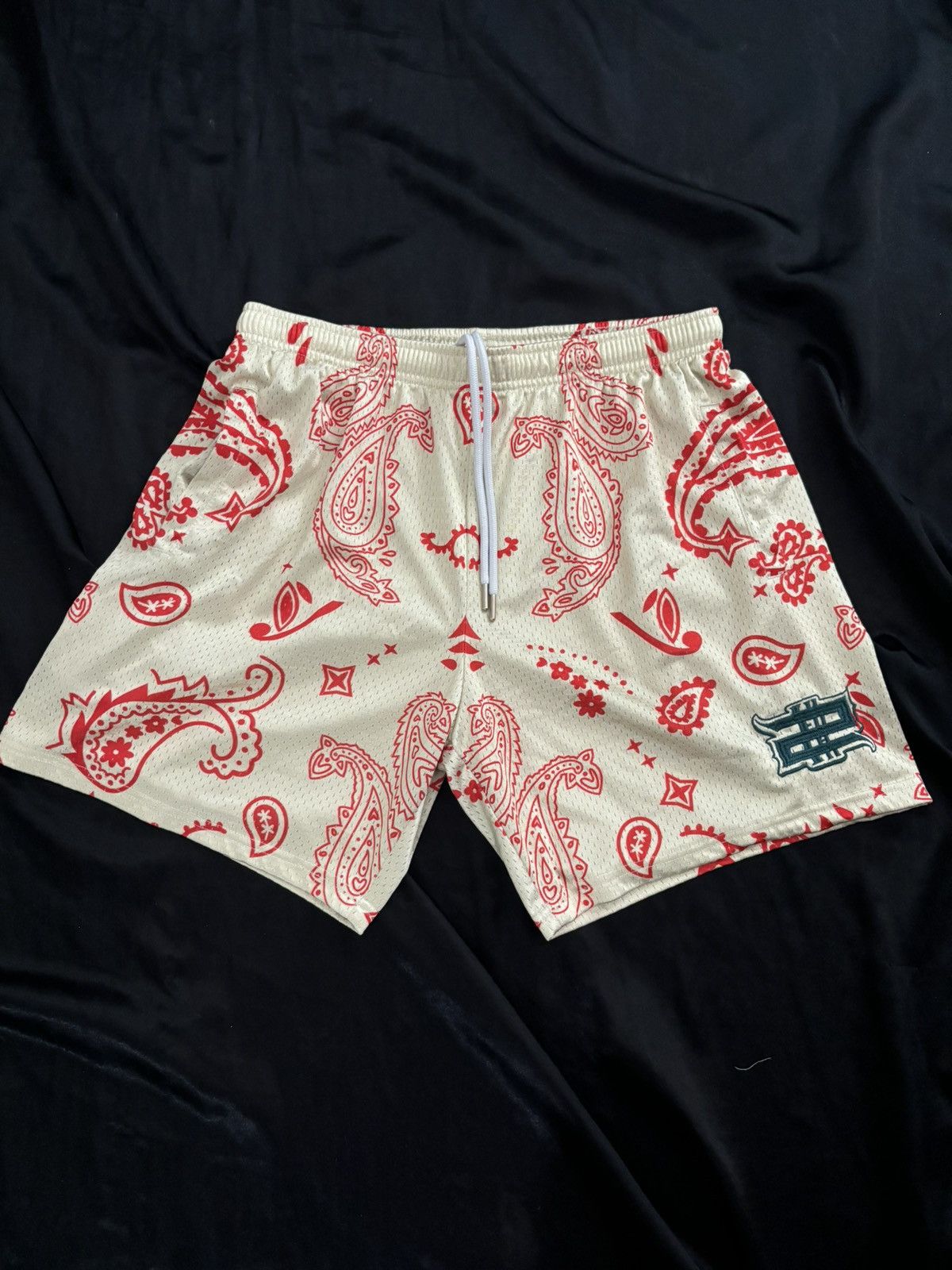 Japanese Brand Fifty2hundred Paisley Cream Shorts M Size US 32 / EU 48 - 1 Thumbnail