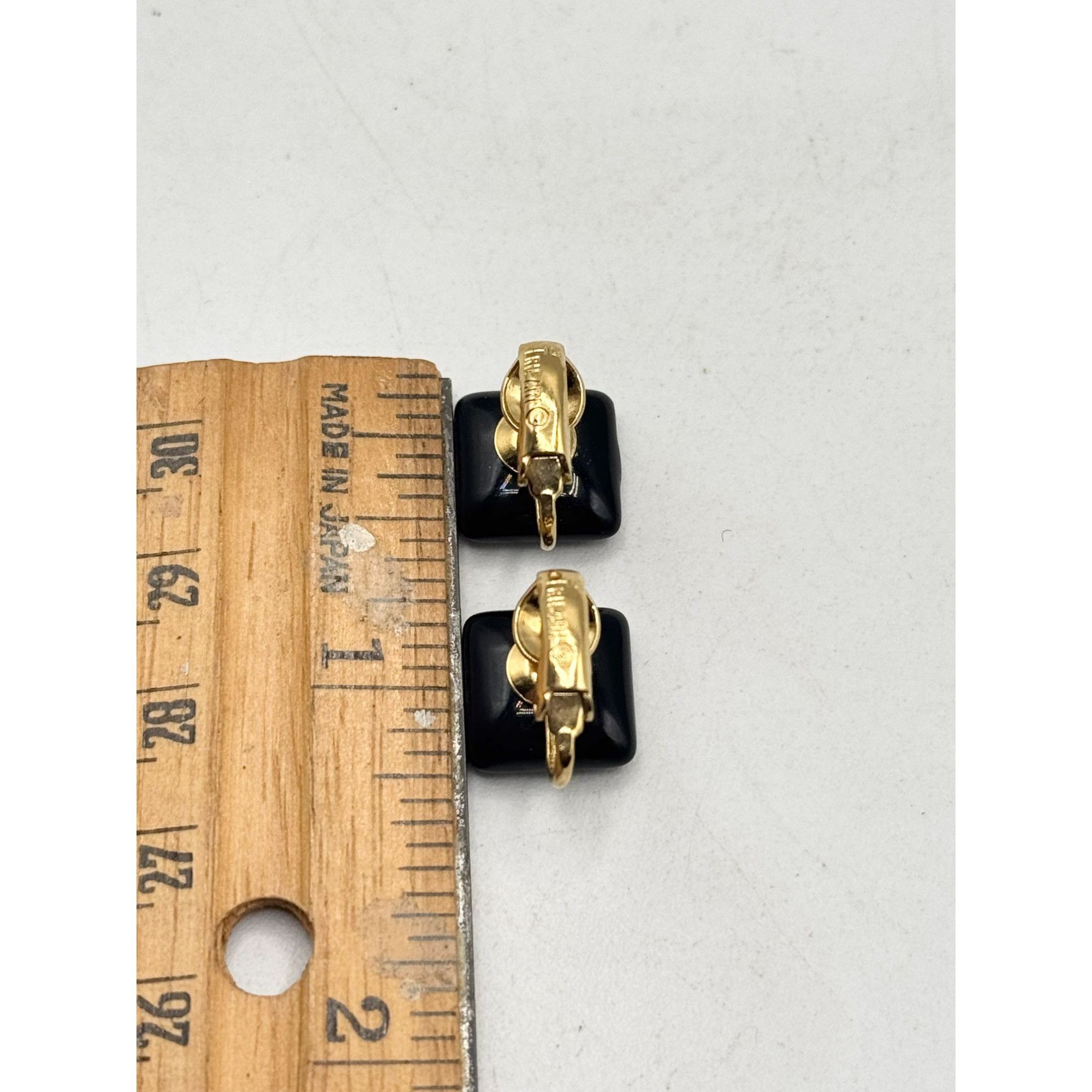 Vintage Crown Trifari vintage black square stud clip on earrings Size ONE SIZE - 4 Thumbnail
