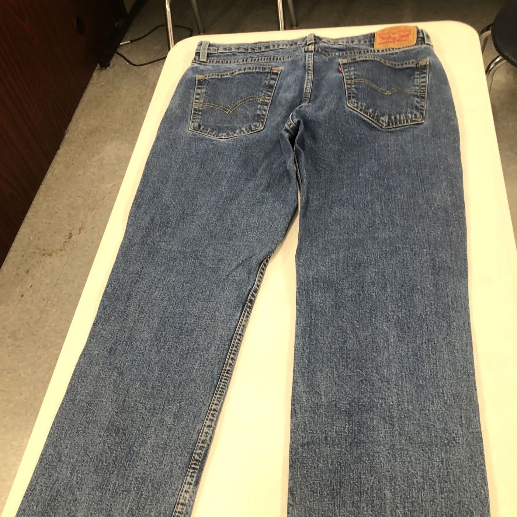 Levi's VINTAGE Levi's 514 Jeans Men’s 36x28.5 Med Blue Wash Straight 5-Pocket Denim Regular Mens Size US 36 / EU 52 - 4 Thumbnail