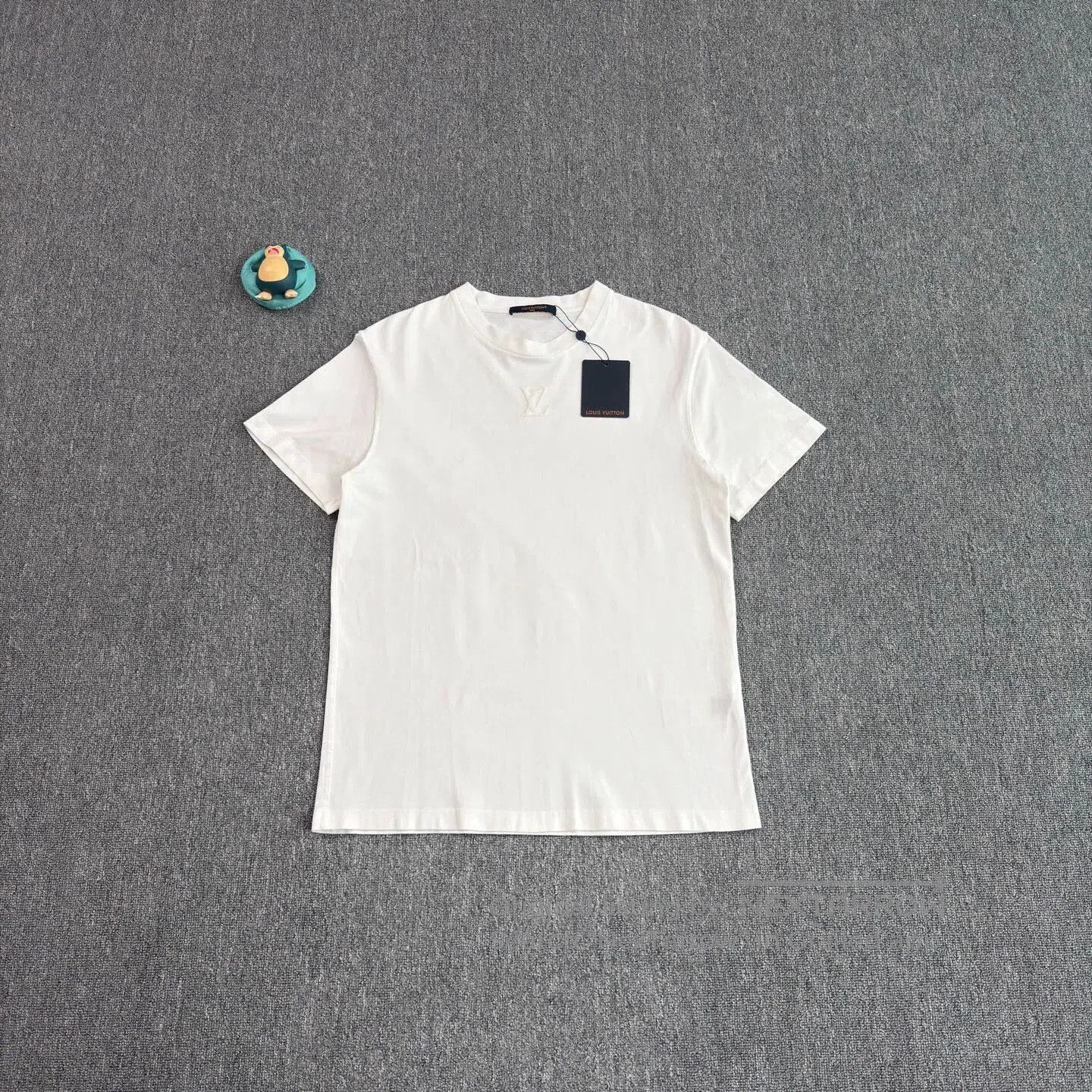 Louis Vuitton White Short-Sleeve Crew Neck Shirt. Size US M / EU 48-50 / 2 - 1 Thumbnail