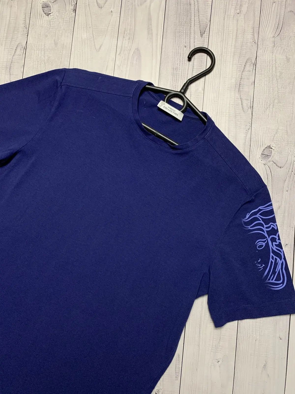 Vintage Vintage Tee Versace logo size M navy Size US M / EU 48-50 / 2 - 2 Thumbnail
